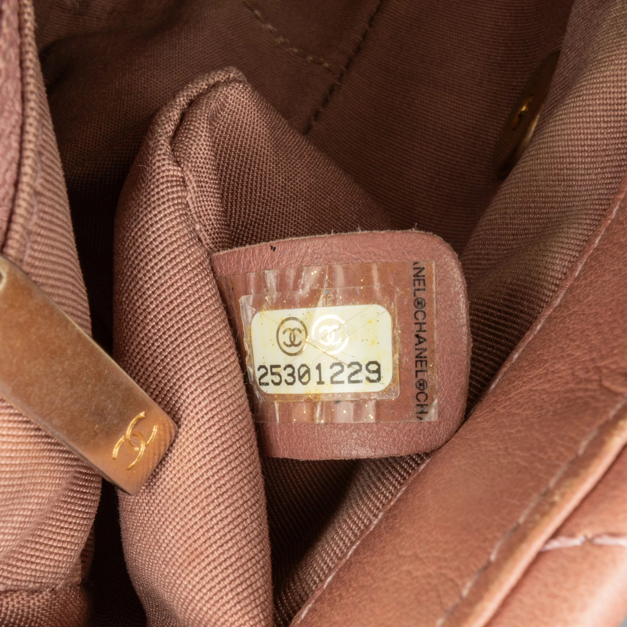 Chanel | Pre-Owned Mini Rectangular Chevron Lambskin Chain Around Flap | Pink/Light Pink - Image 11