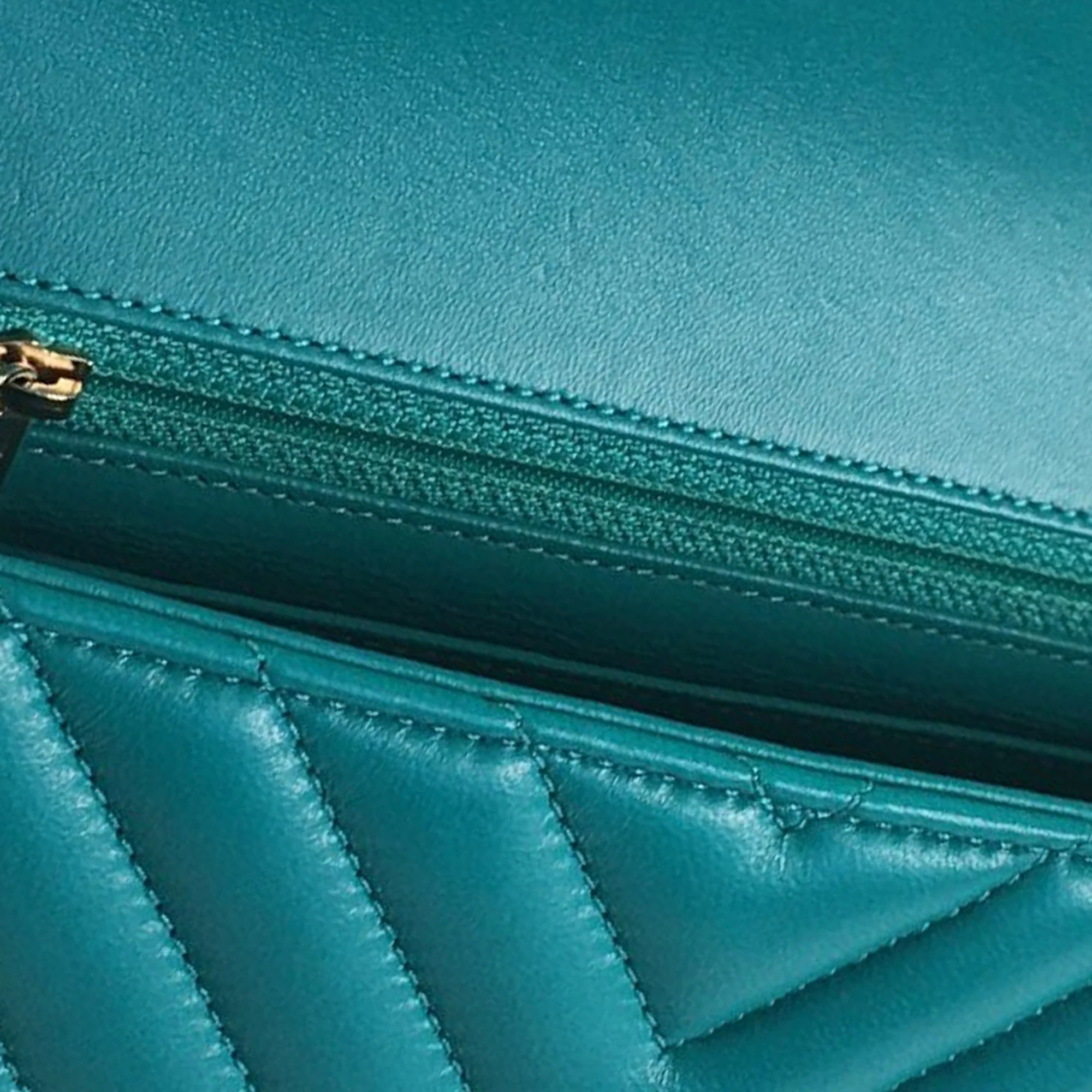 Chanel | Pre-Owned Mini Rectangular Chevron Lambskin Single Flap | Green - Image 2