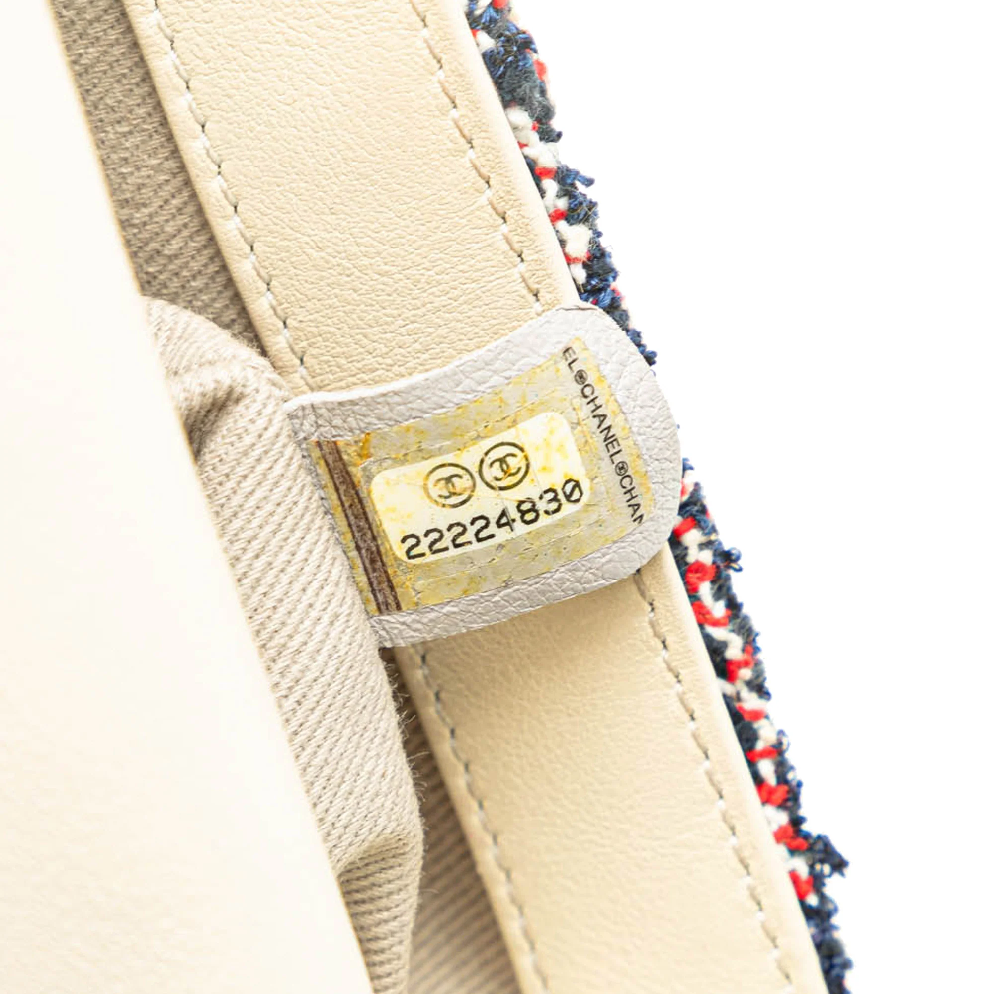 Chanel | Pre-Owned Mini Rectangular Tweed Single Flap | BlueWhite/Ivory - Image 6