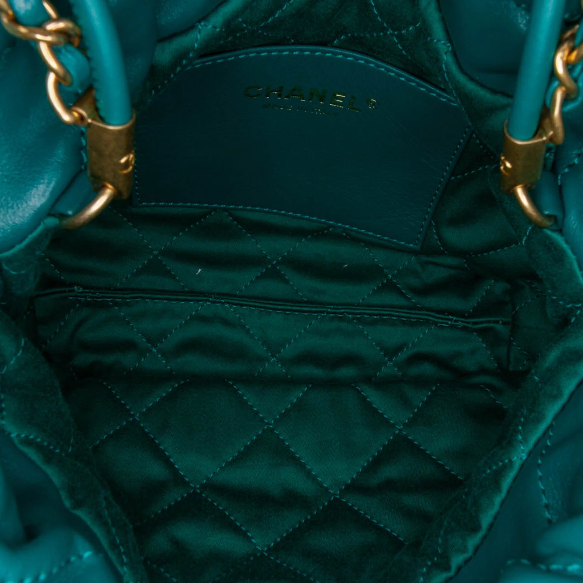 Chanel | Pre-Owned Mini Shiny Calfskin 22 Handbag | Green - Image 4