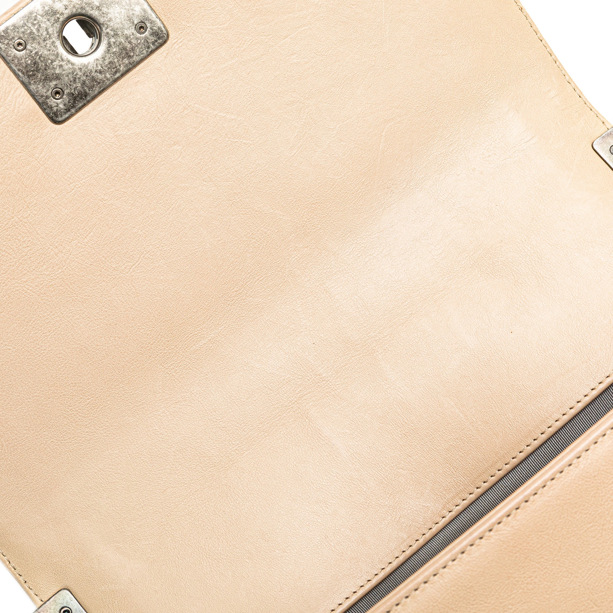 Chanel | Pre-Owned Old Medium Aged Calfskin Double Stitch Boy Flap | Beige - Image 9