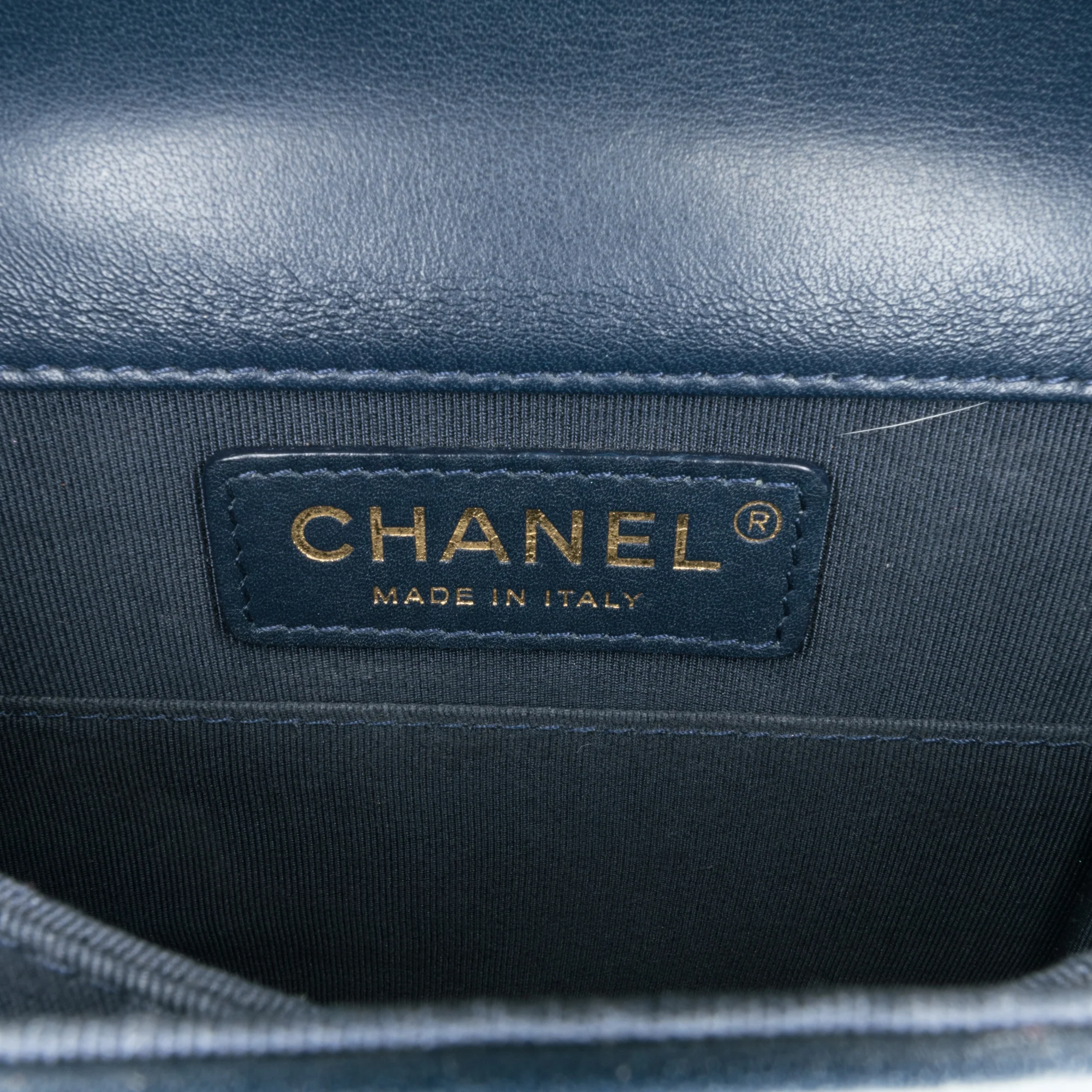 Chanel | Pre-Owned Paris New York Metallic Lambskin Striped North South Boy Flap | Gold - Image 12