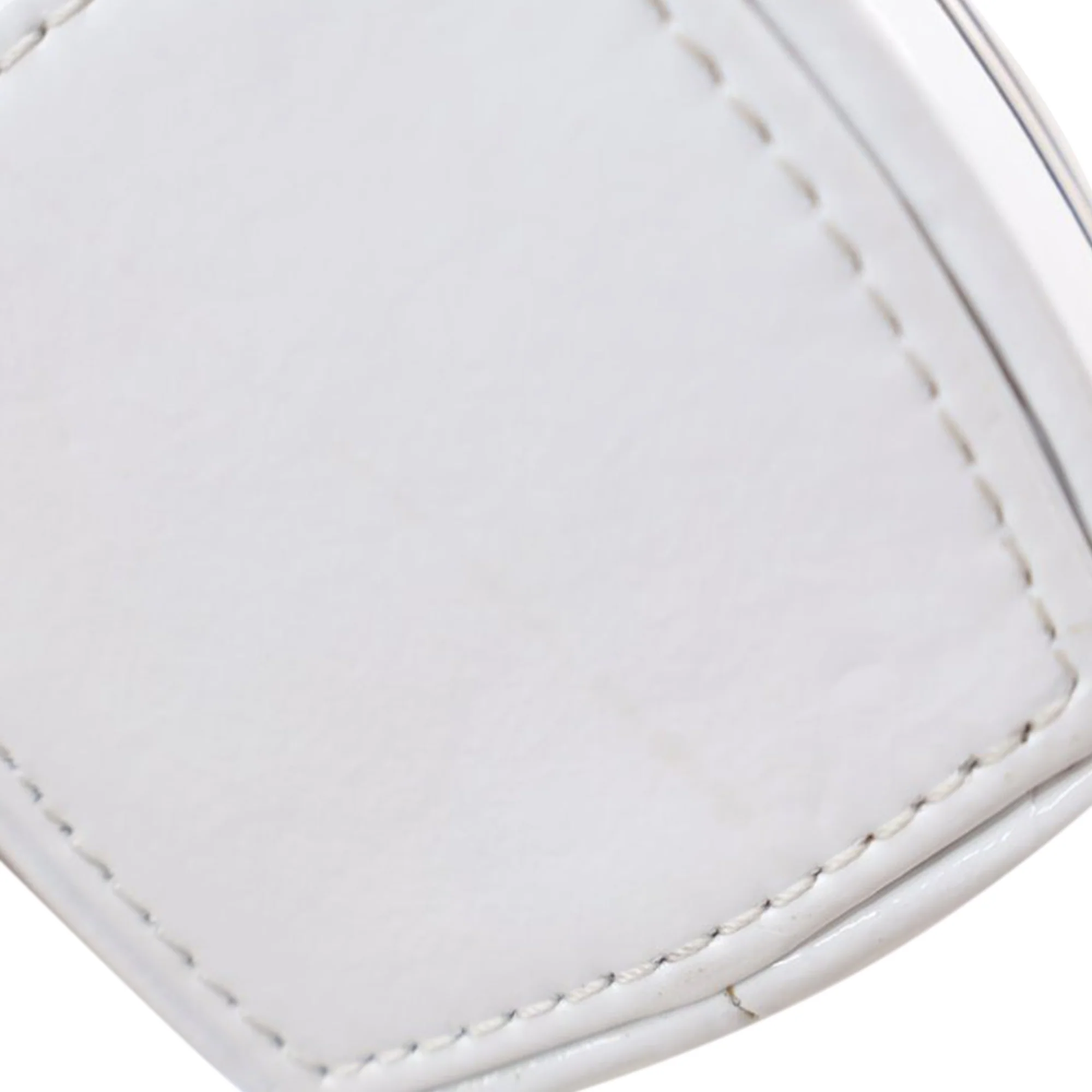 Chanel | Pre-Owned Patent Goatskin Make-Up Box Clutch With Chain | White - Image 3
