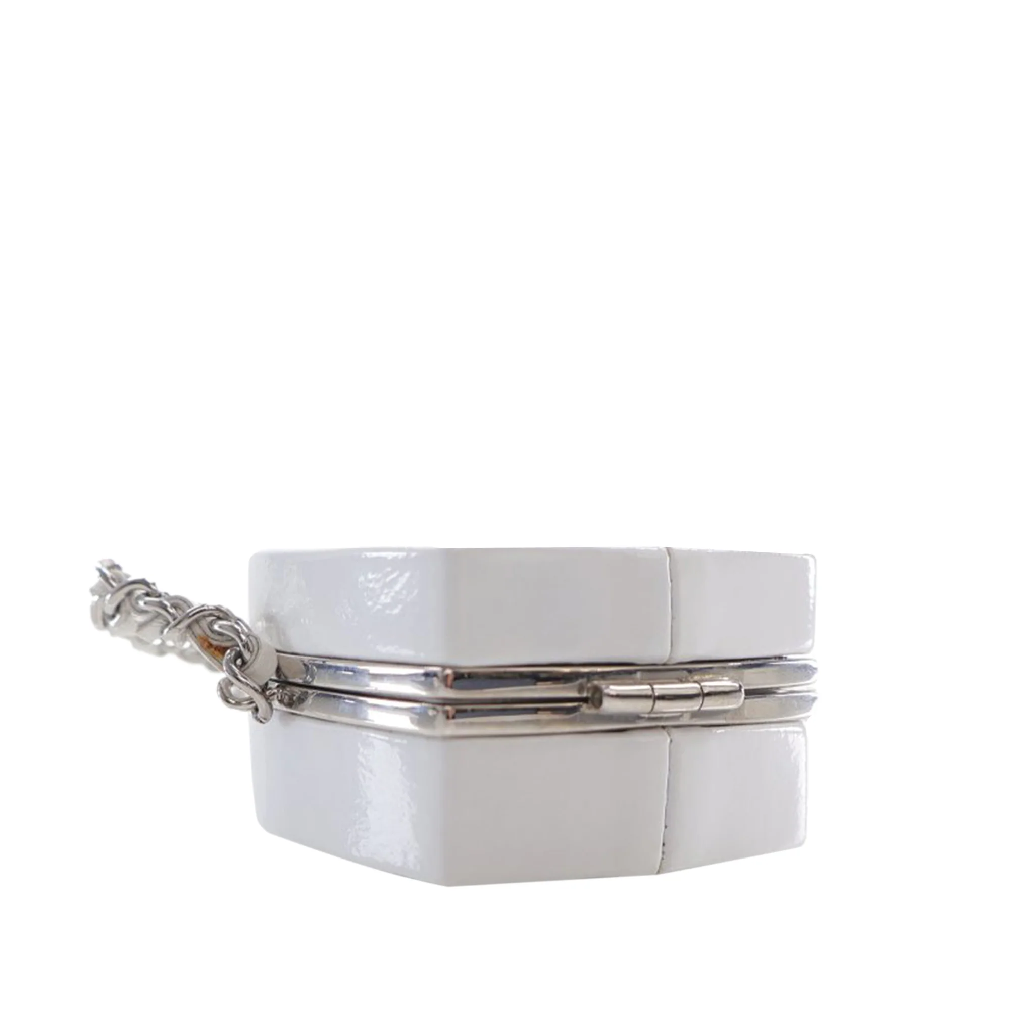 Chanel | Pre-Owned Patent Goatskin Make-Up Box Clutch With Chain | White - Image 5