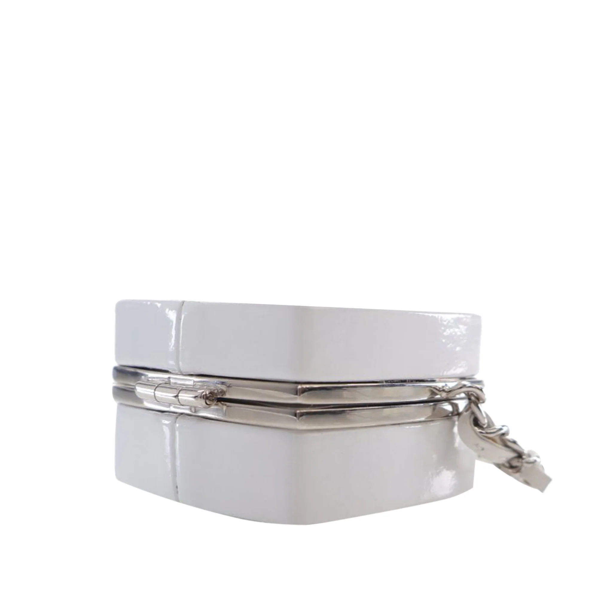Chanel | Pre-Owned Patent Goatskin Make-Up Box Clutch With Chain | White - Image 6