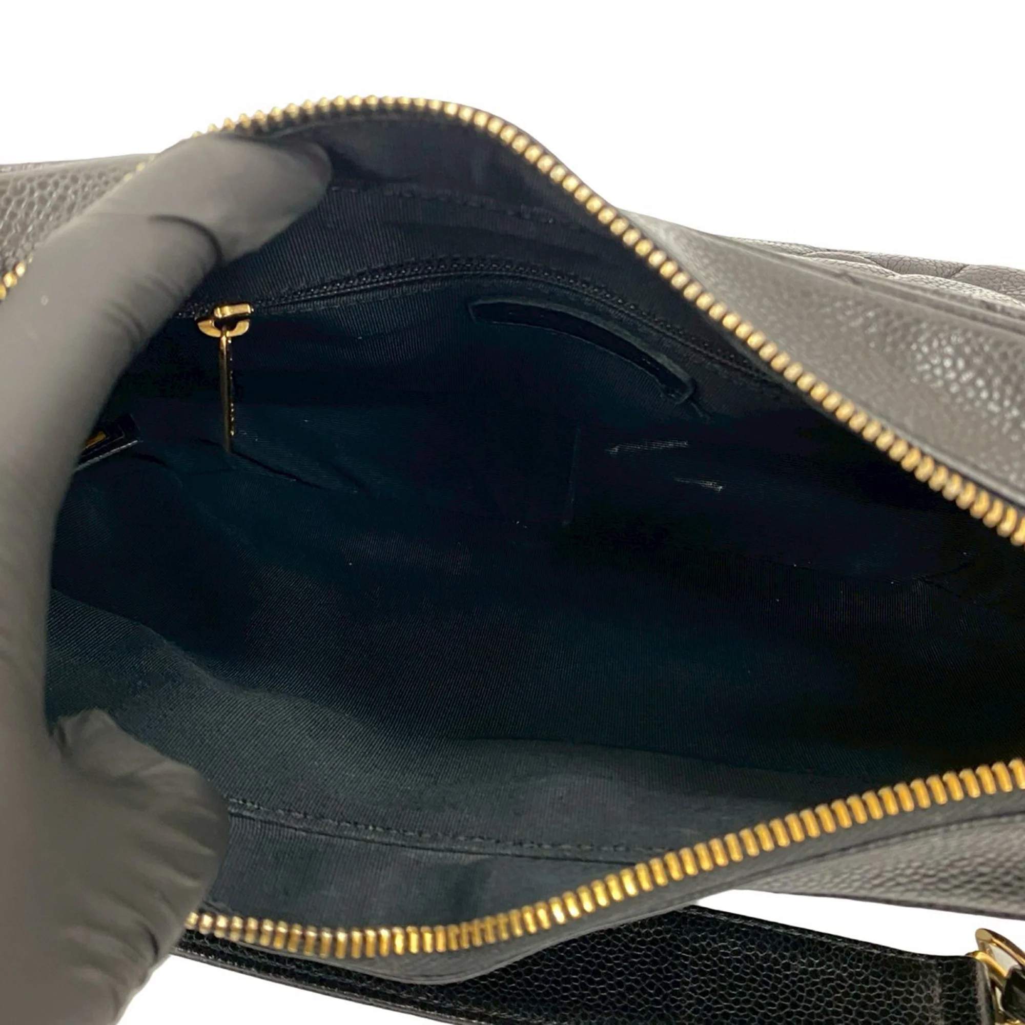 Chanel | Pre-Owned Quilted Caviar Timeless CC Shoulder Bag | Black - Image 5