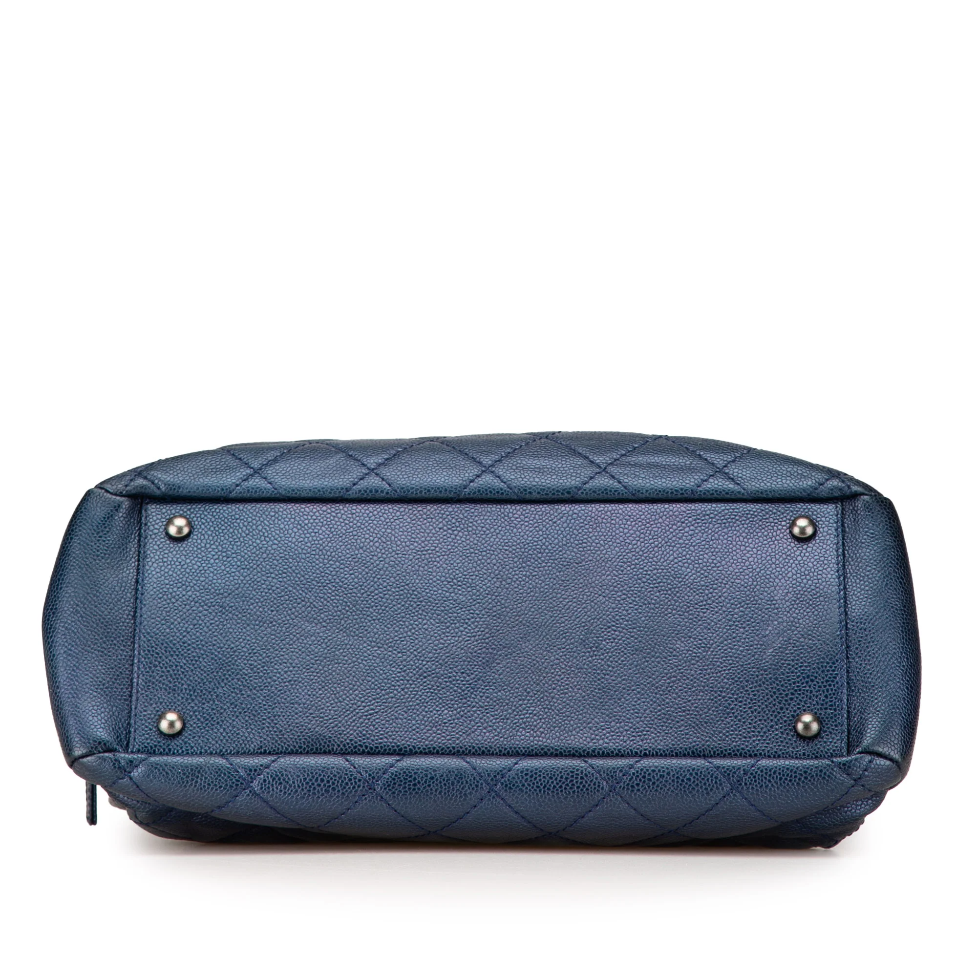 Chanel | Pre-Owned Quilted Iridescent Caviar Chic Shopping Tote | Blue/Dark Blue - Image 7