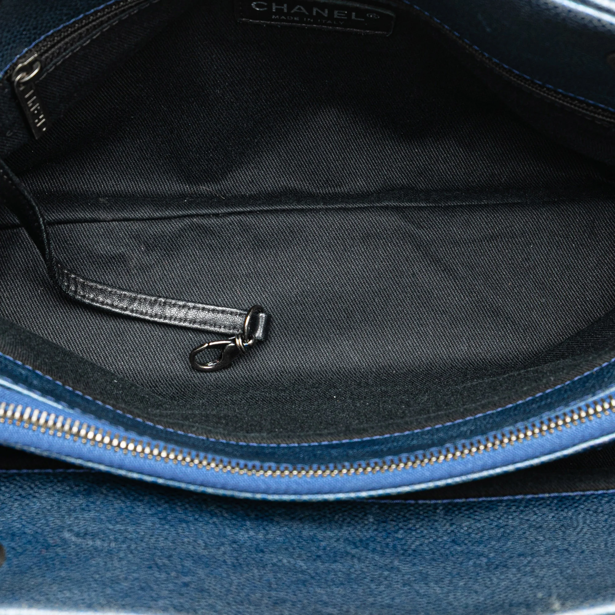 Chanel | Pre-Owned Quilted Iridescent Caviar Chic Shopping Tote | Blue/Dark Blue - Image 8