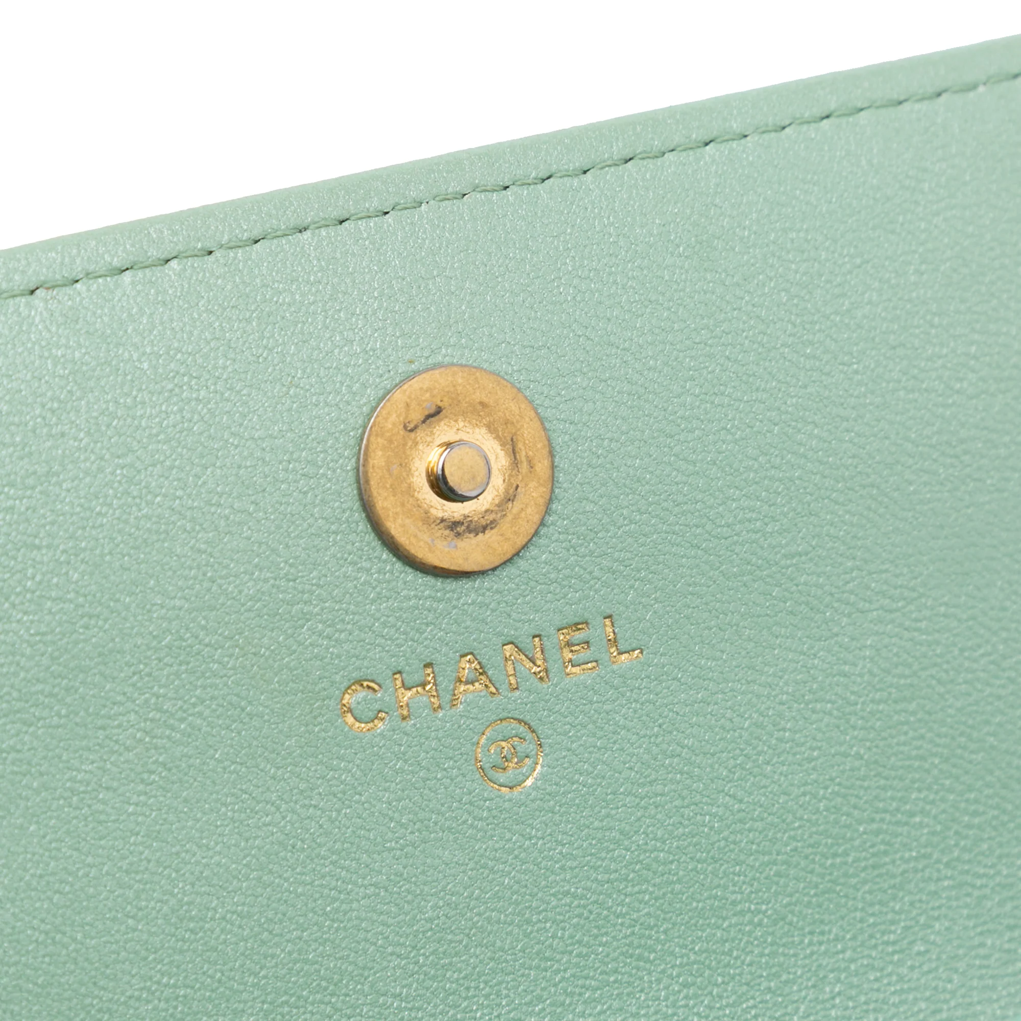 Chanel | Pre-Owned Quilted Lambskin 19 Wallet on Chain | Green/Light Green - Image 10
