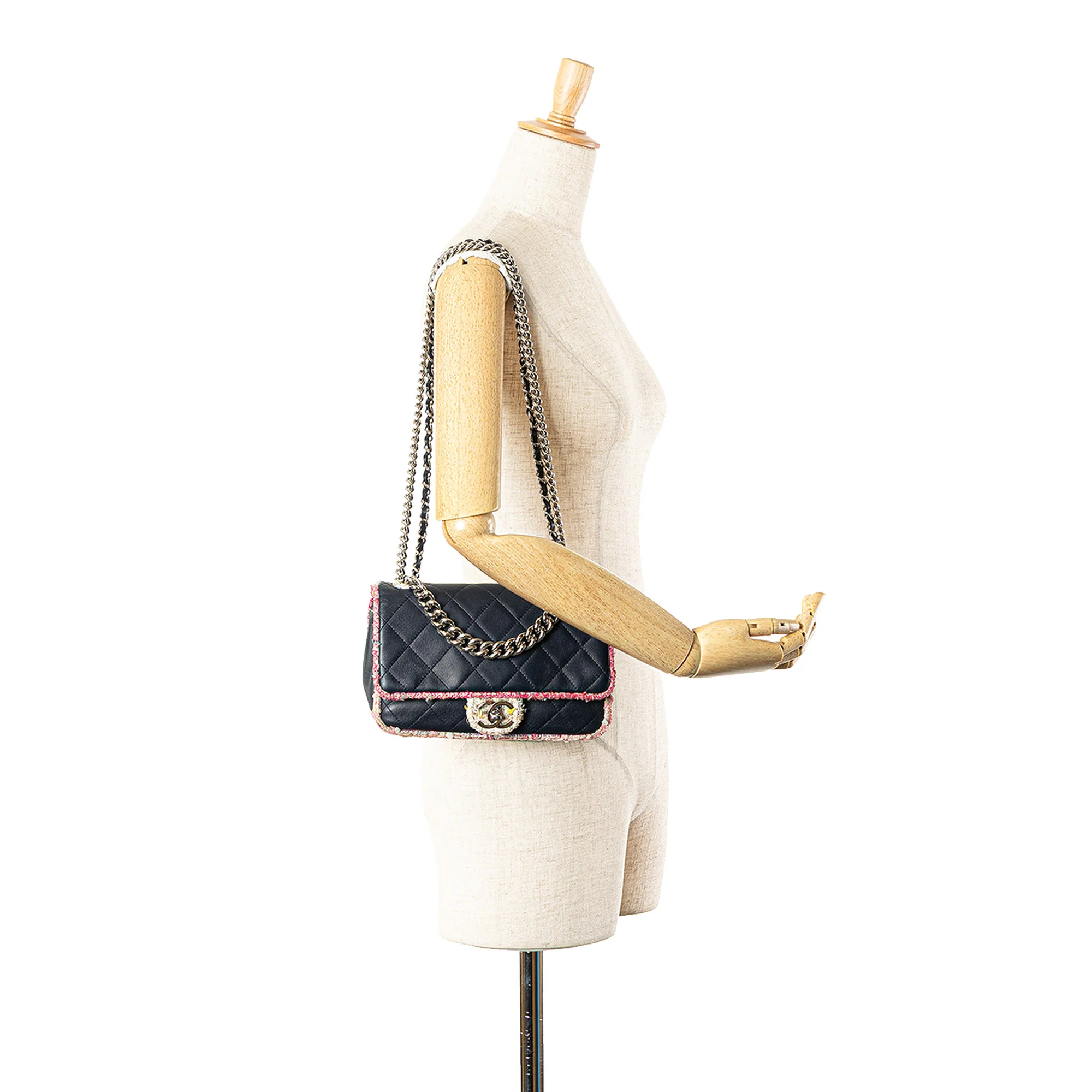 Chanel | Pre-Owned Quilted Lambskin and Tweed Elegant Trim Flap | Blue/Navy - Image 7