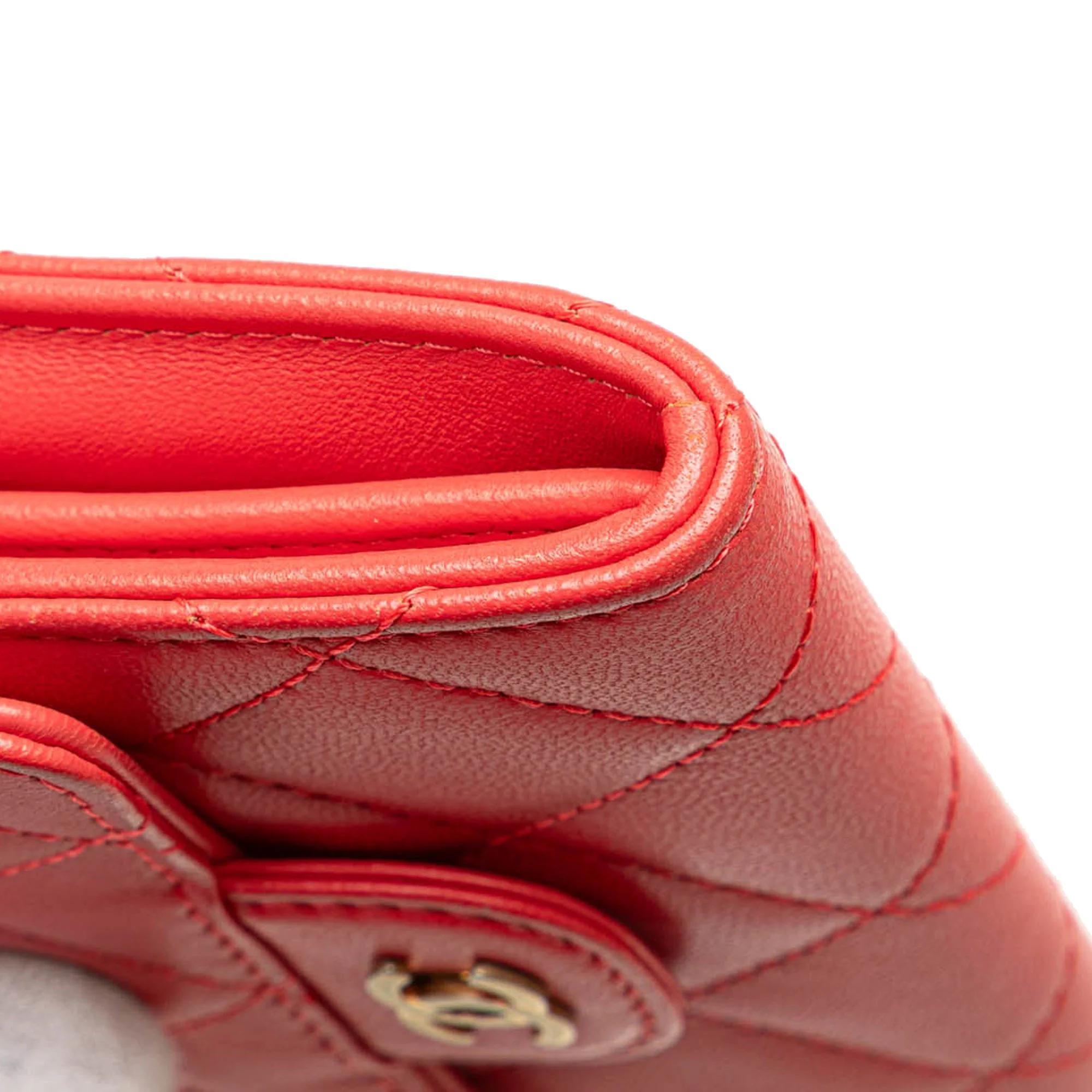 Chanel | Pre-Owned Quilted Lambskin Flap Card Holder on Chain | Red - Image 2