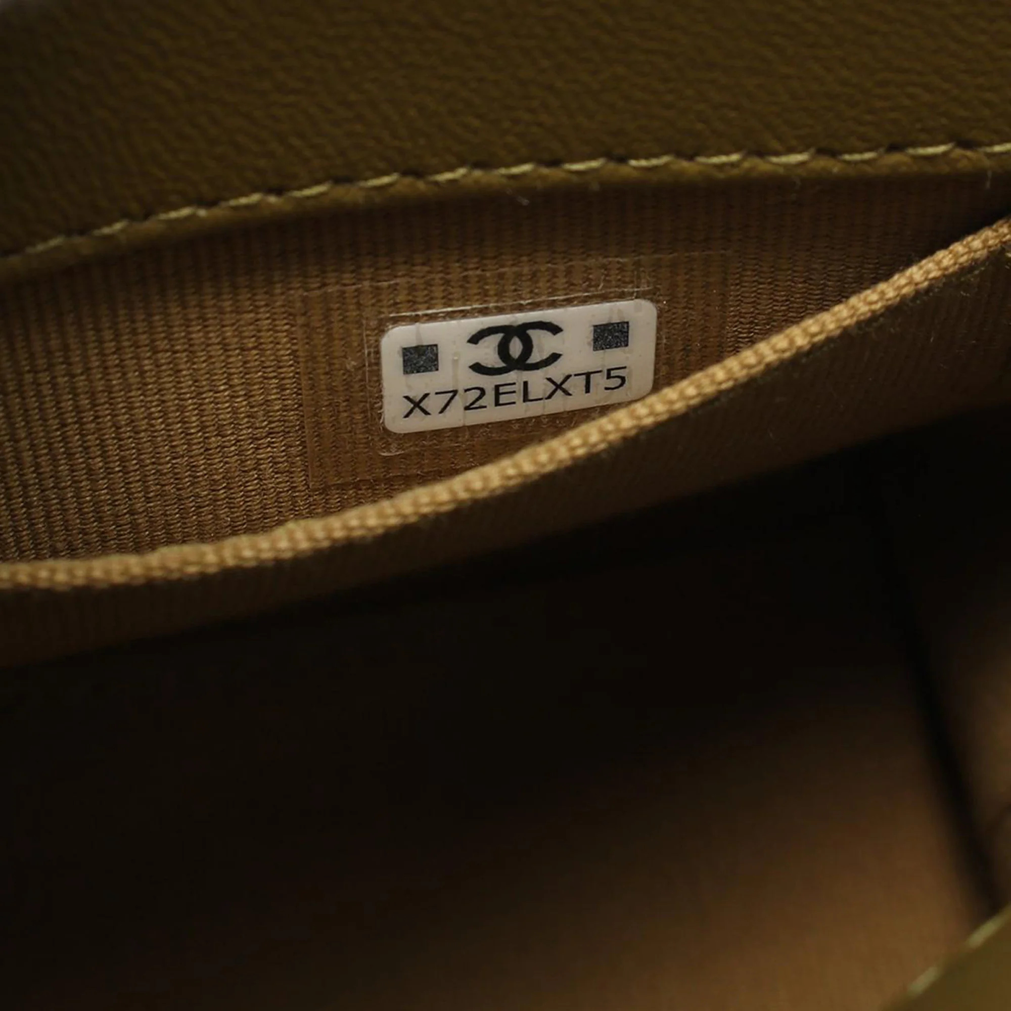 Chanel | Pre-Owned Quilted Lambskin Leo Shoulder Bag | Green/Olive Green - Image 5