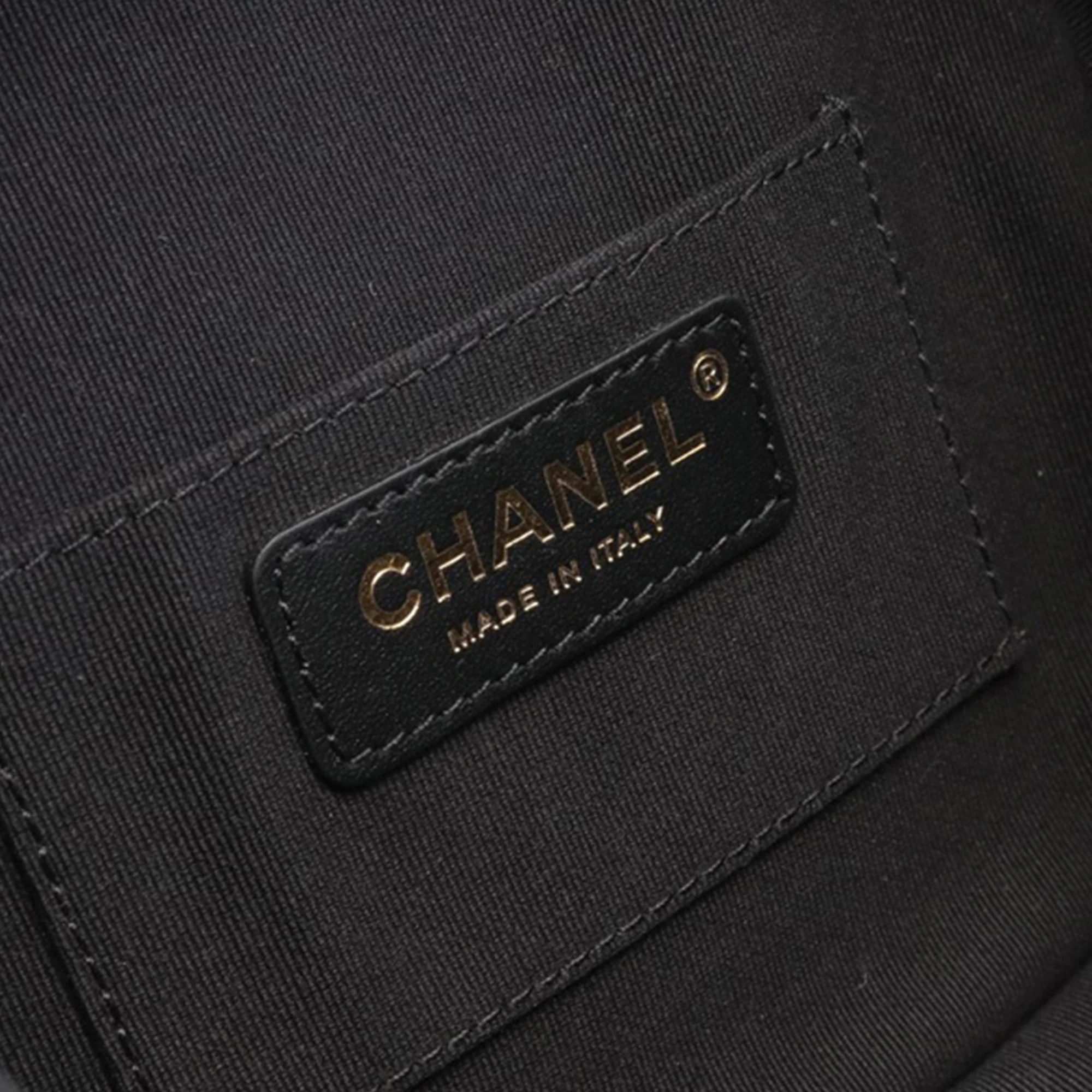 Chanel | Pre-Owned Quilted Lambskin Oval Logo Chain Top Handle Round Clutch on Chain | Black - Image 4