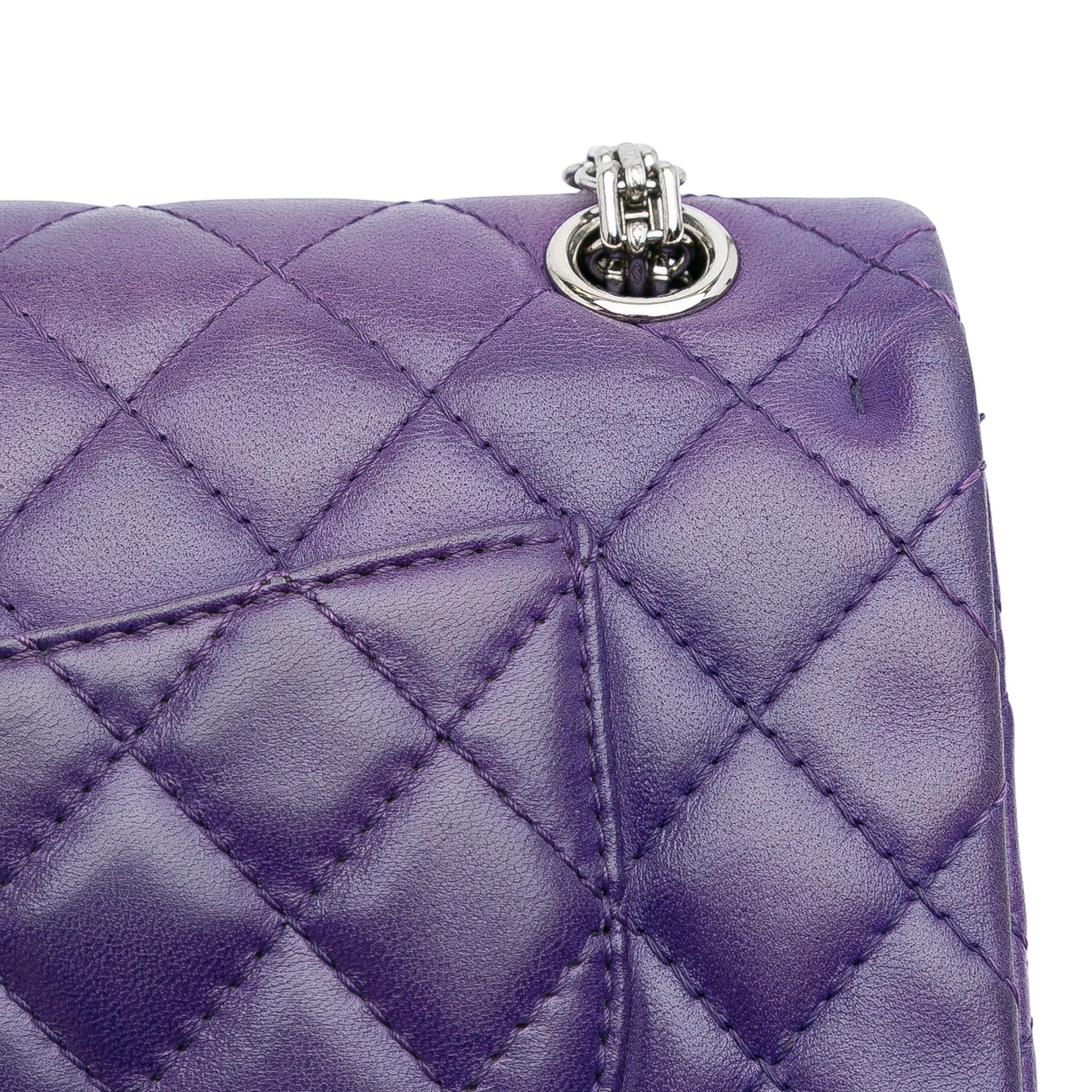 Chanel | Pre-Owned Quilted Lambskin Reissue 2.55 Double Flap 225 | Purple/Dark Purple - Image 2
