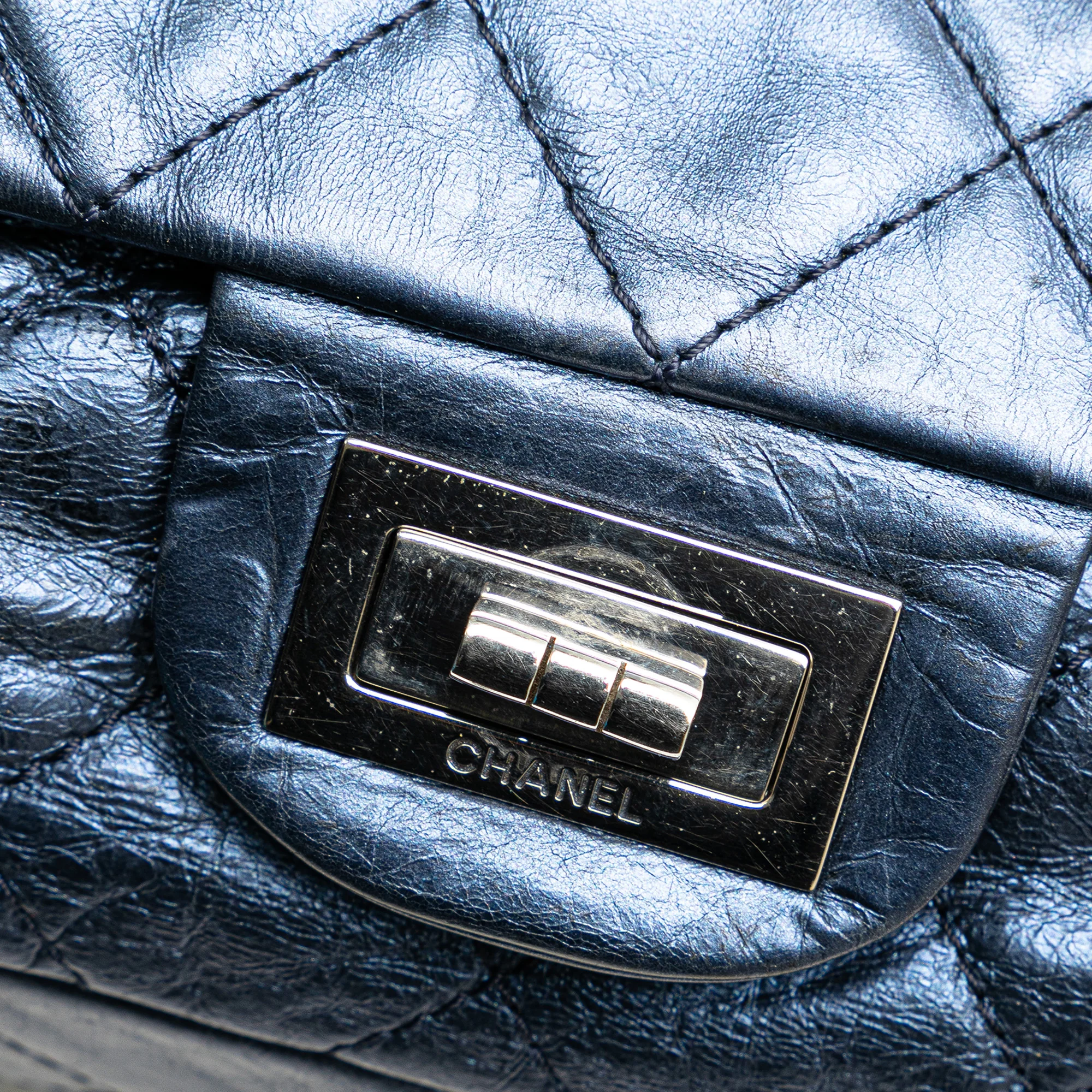 Chanel | Pre-Owned Quilted Metallic Aged Calfskin Reissue 2.55 Double Flap 227 | Blue - Image 8
