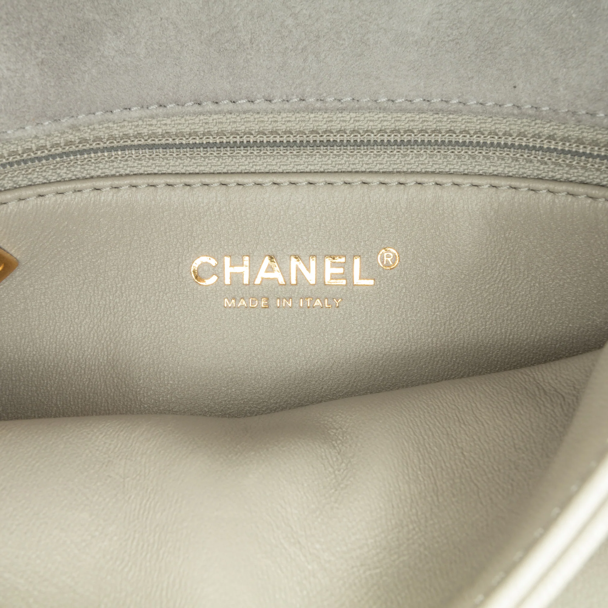 Chanel | Pre-Owned Quilted Shearling Chain Flap | Gray/Light Gray - Image 5