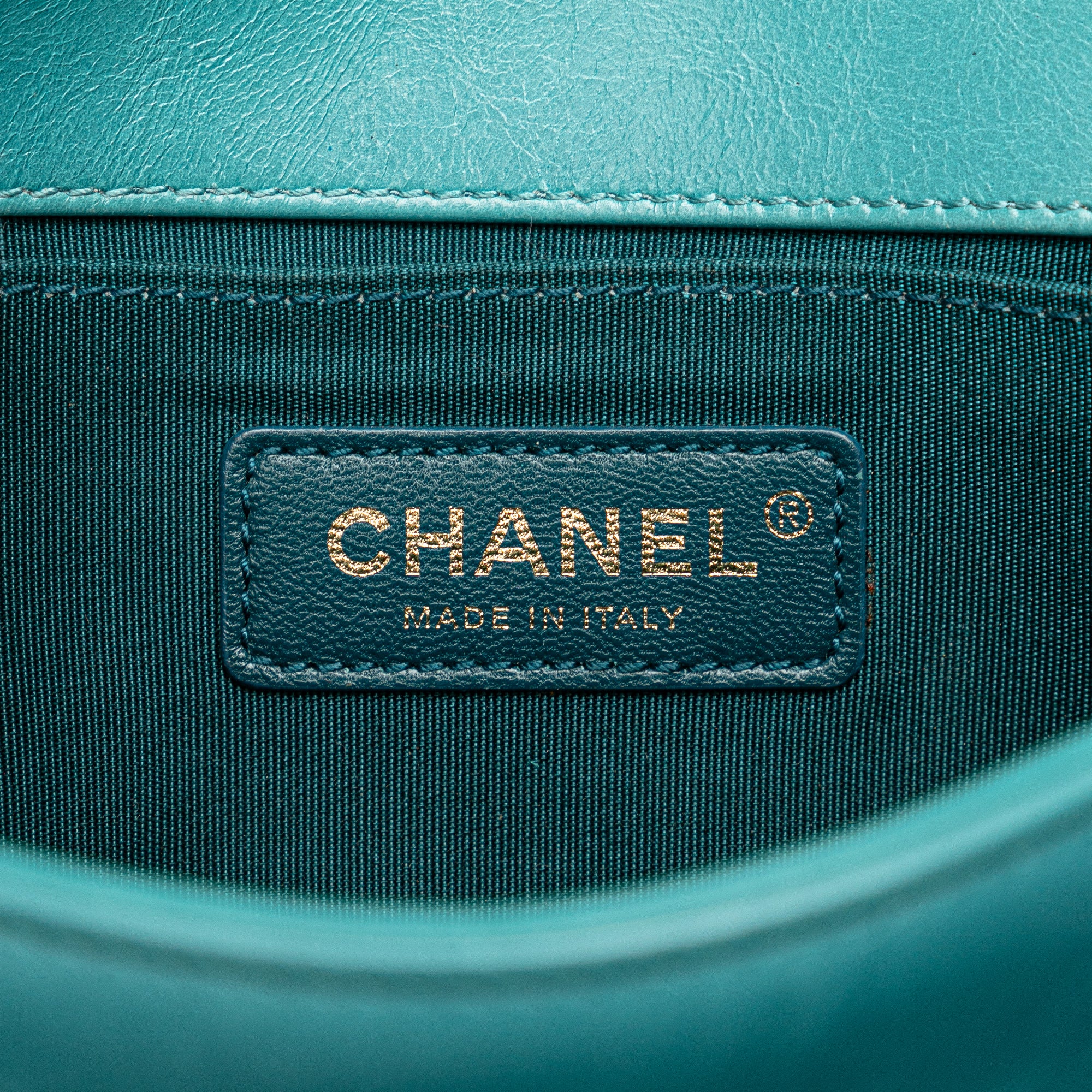 Chanel | Pre-Owned Small Bicolor Shearling Boy Flap | Blue/Turquoise - Image 5