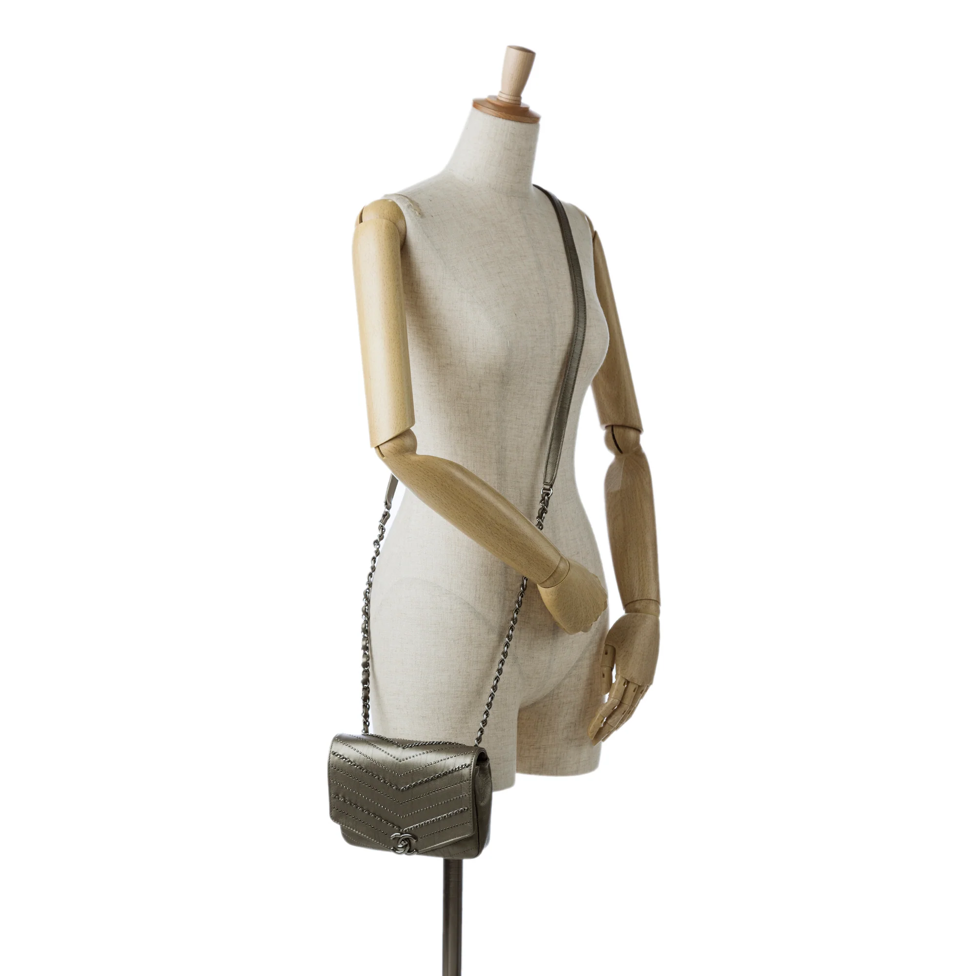 Chanel | Pre-Owned Small Chevron Data Center Envelope Flap Bag | Gold - Image 10