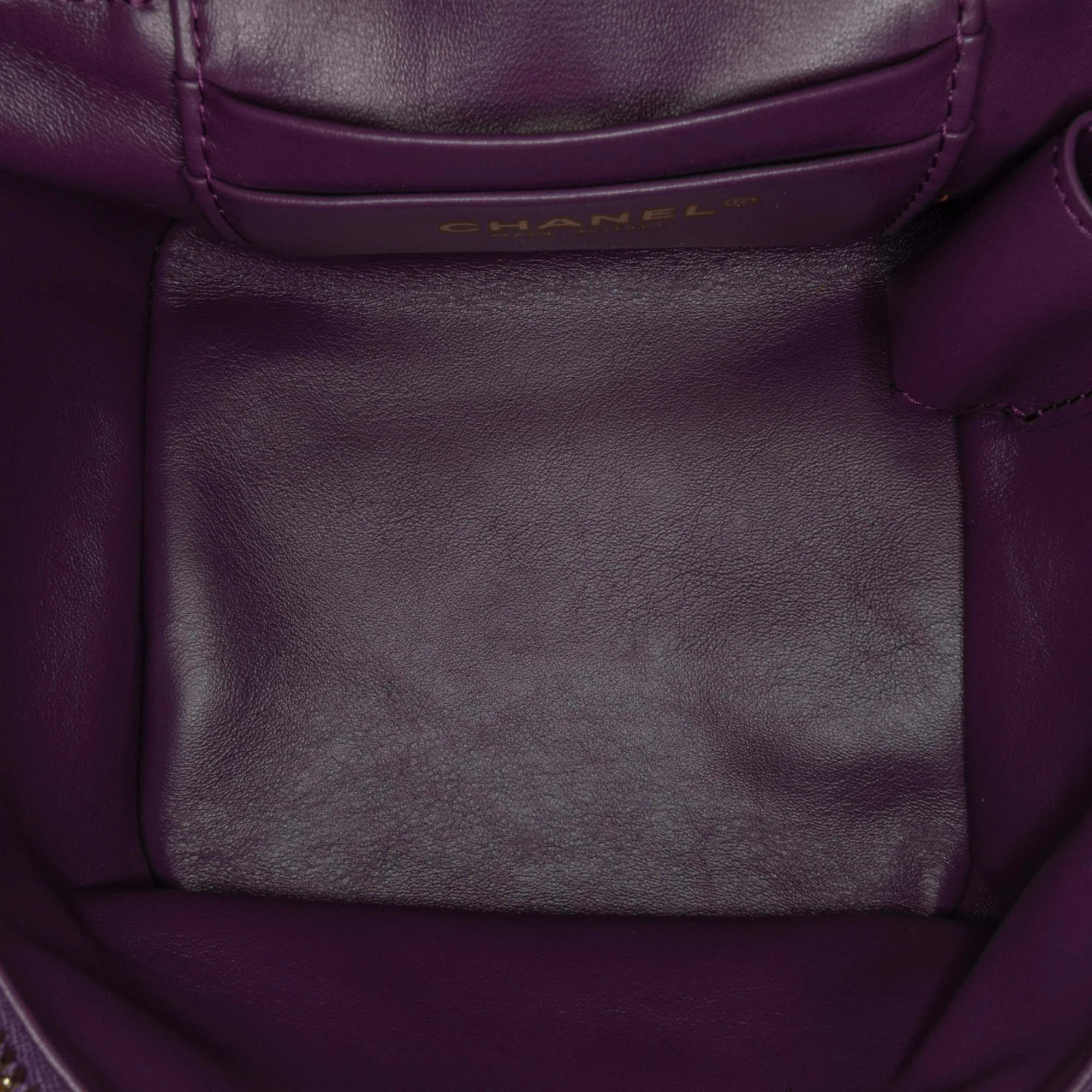 Chanel | Pre-Owned Small Quilted Shearling Vanity Case | Purple/Violet - Image 6