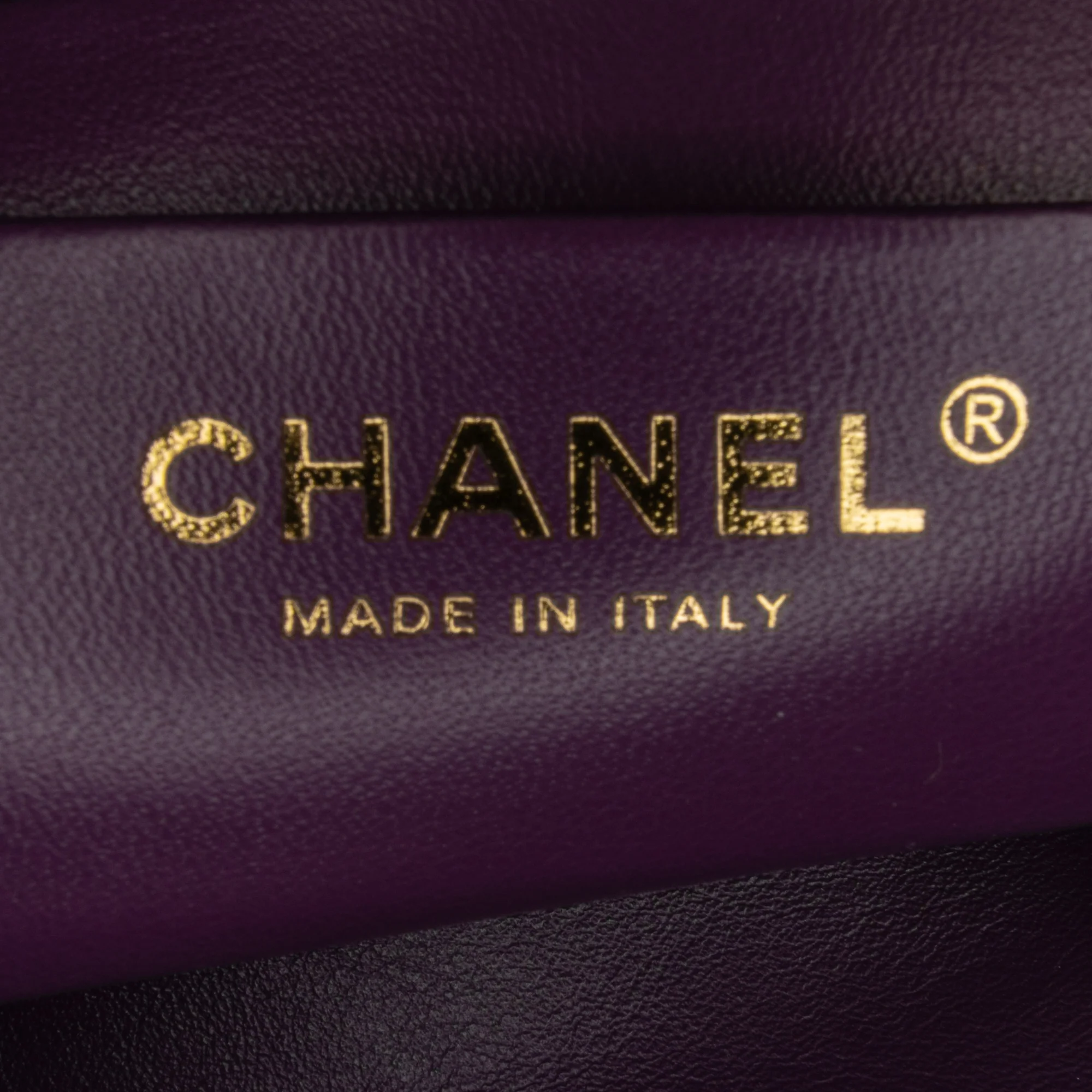 Chanel | Pre-Owned Small Quilted Shearling Vanity Case | Purple/Violet - Image 7
