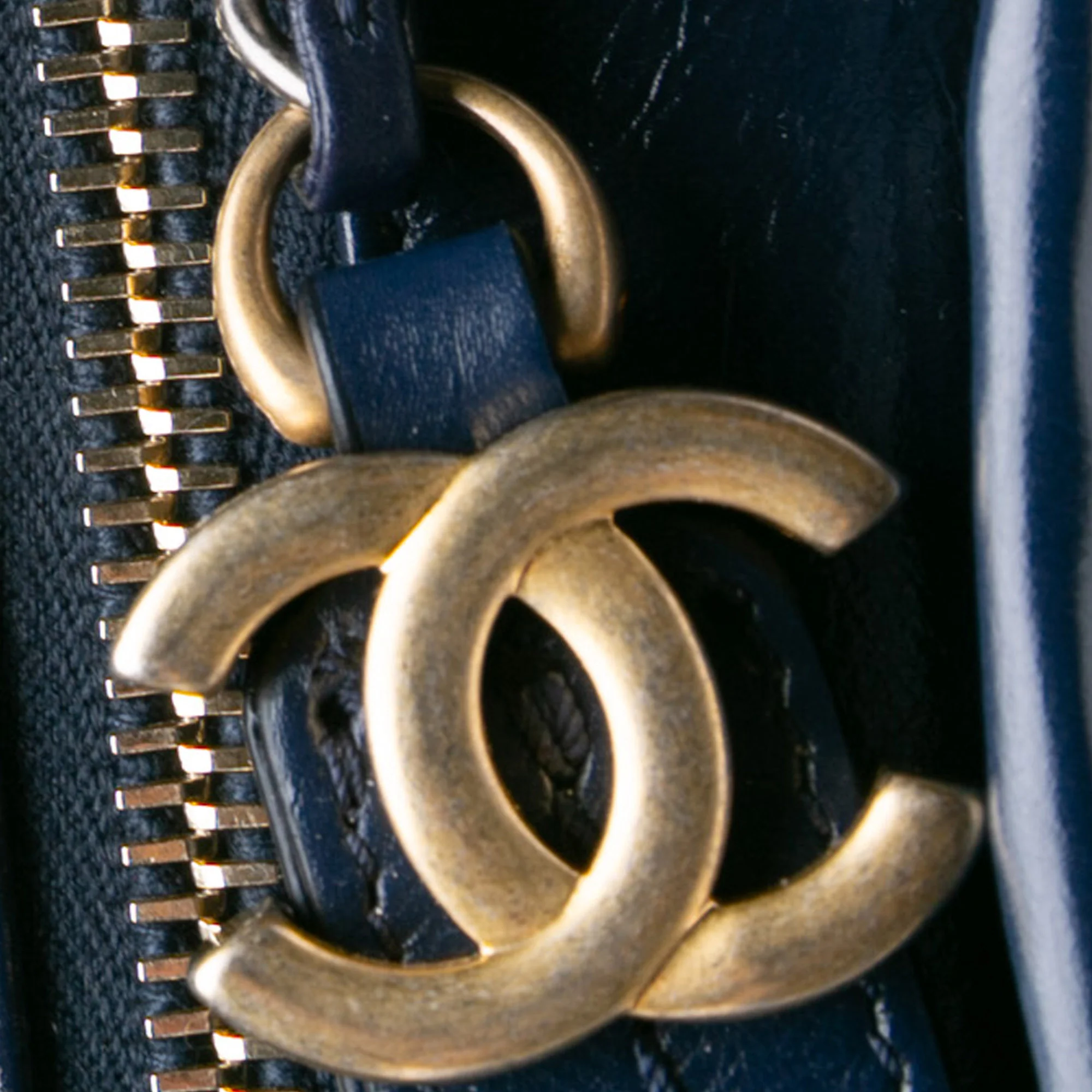 Chanel | Pre-Owned Small Rattan Gabrielle Crossbody | Brown/Blue/Navy - Image 2
