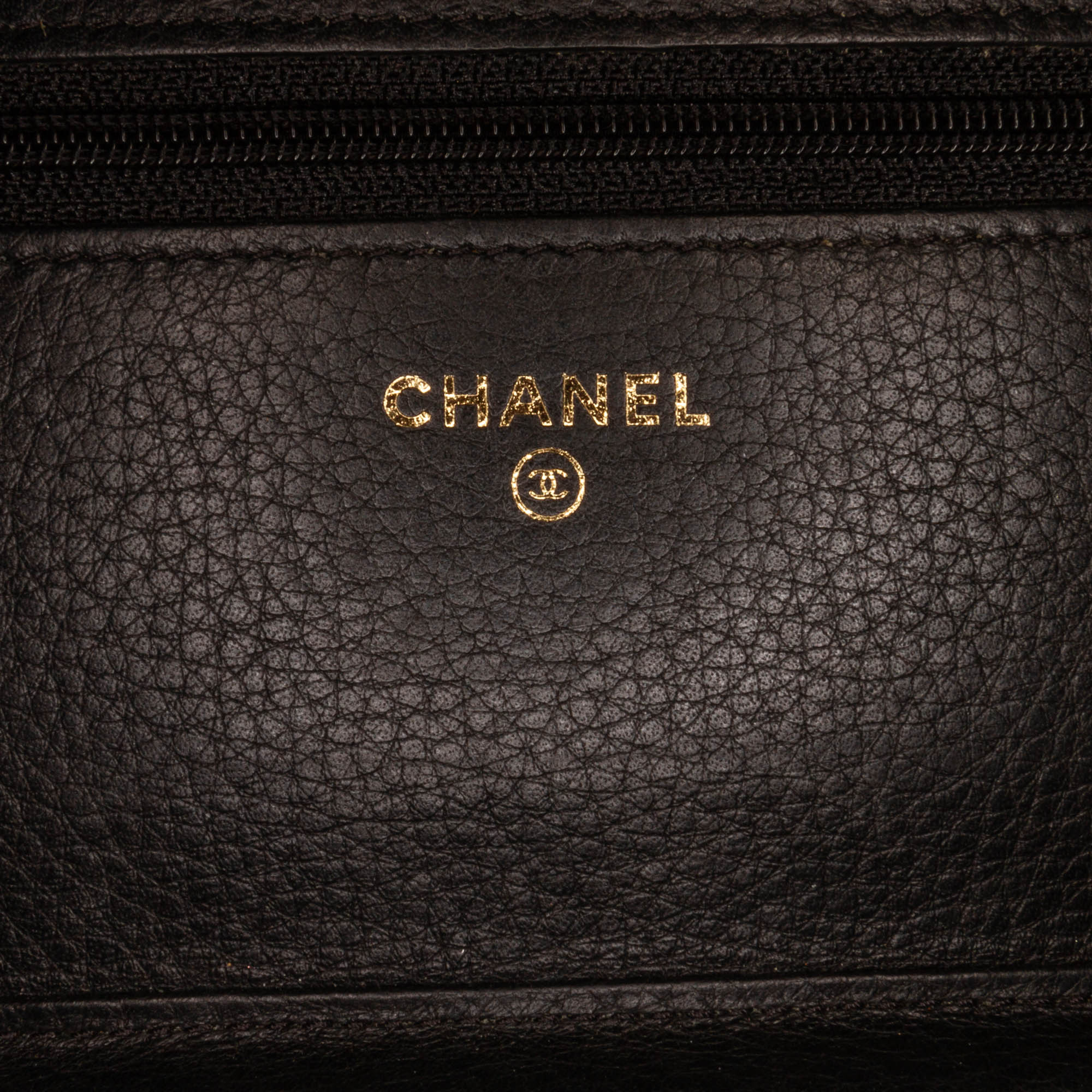 Chanel | Pre-Owned Studded Leather Wallet on Chain | Black - Image 12