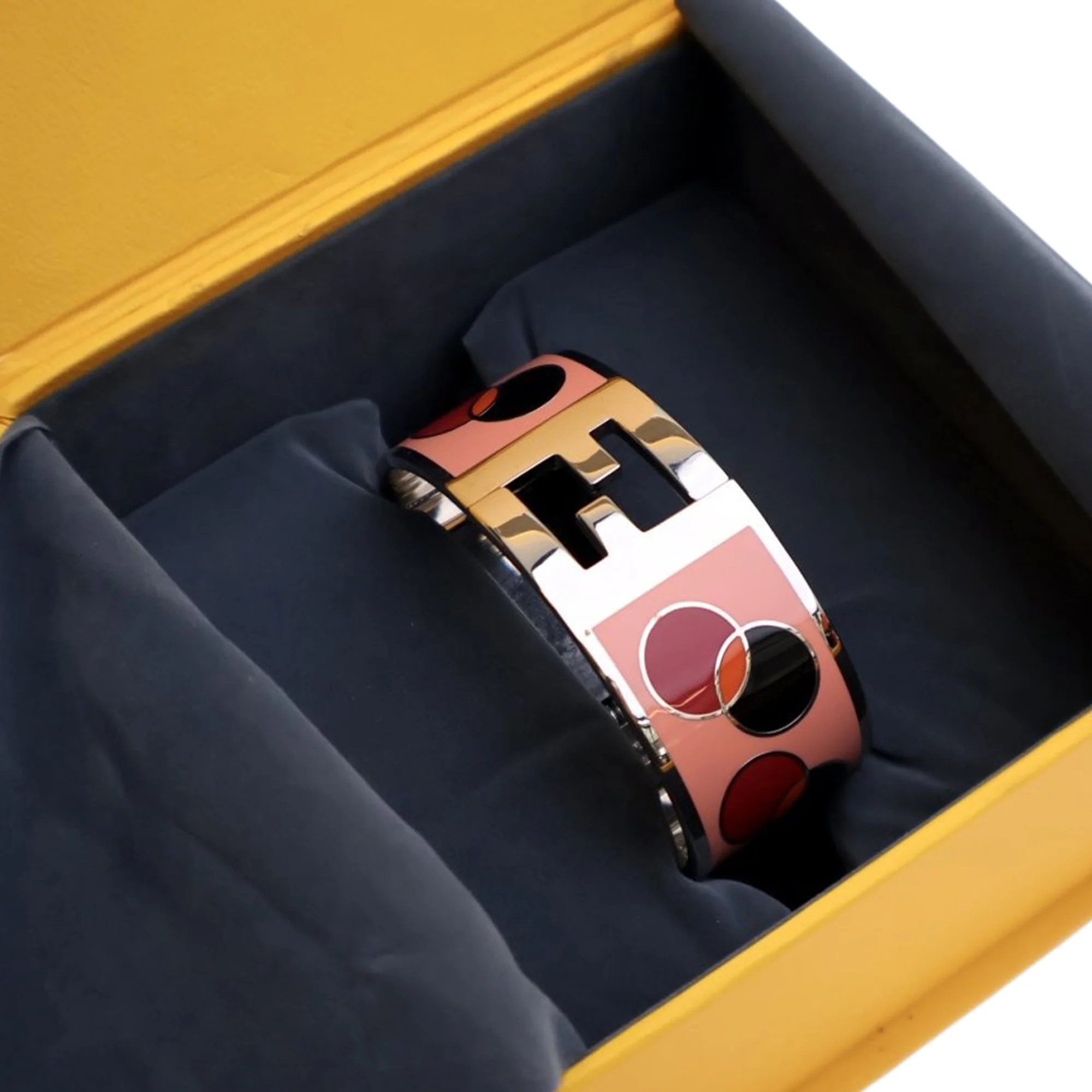 Fendi | Pre-Owned Enamel Fendista Hinged Bracelet | Pink/Salmon - Image 6