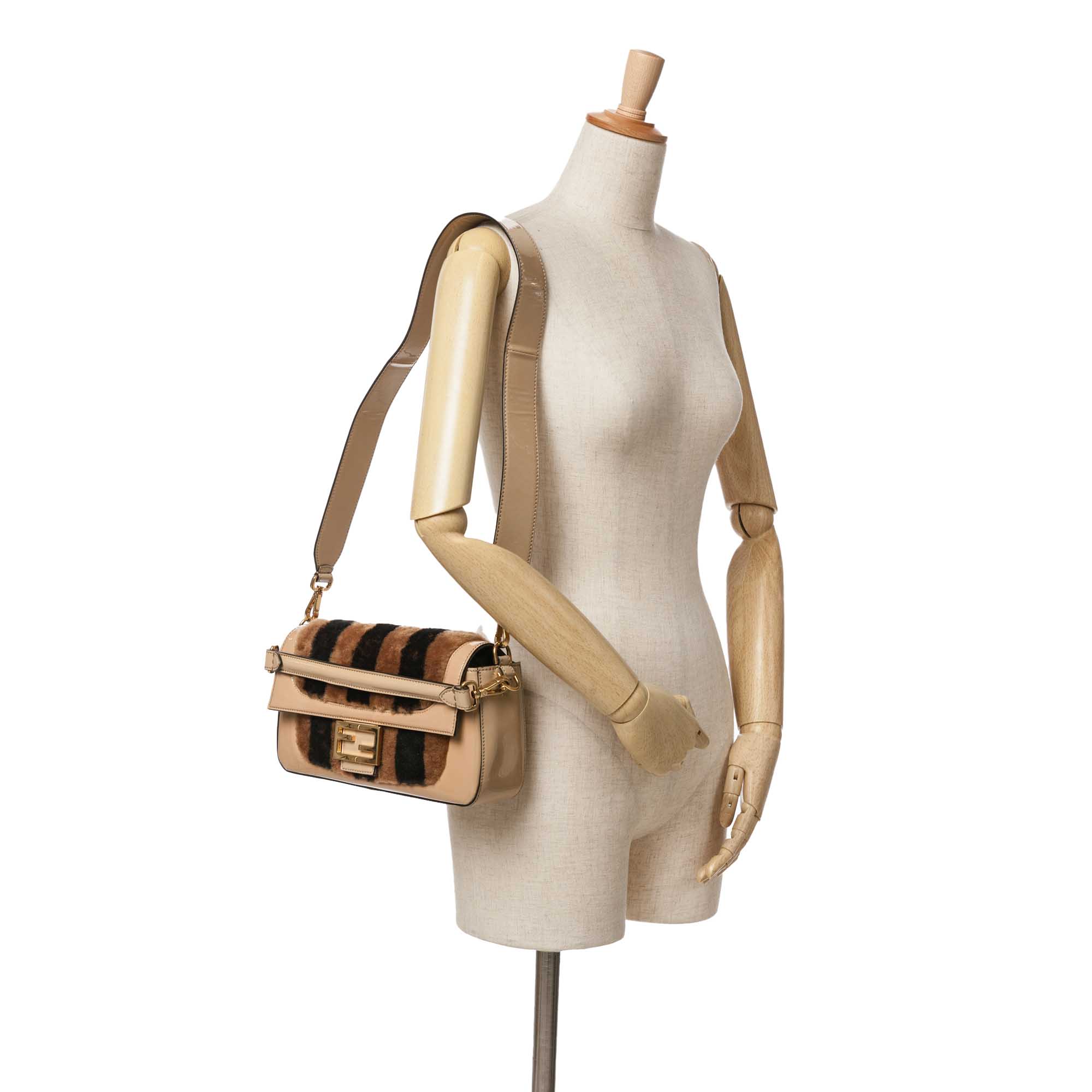 Fendi | Pre-Owned Shearling Pequin Baguette Satchel | Beige - Image 2