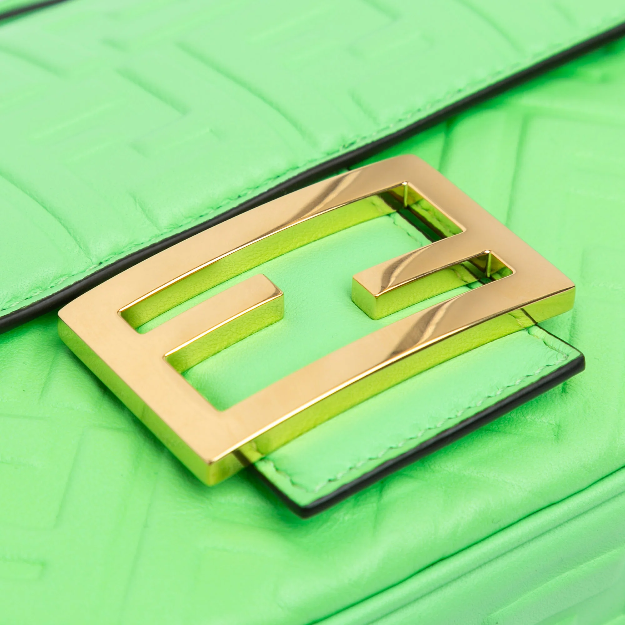 Fendi | Pre-Owned Zucca Embossed Leather Chain Midi Baguette - III | Green/Light Green - Image 10