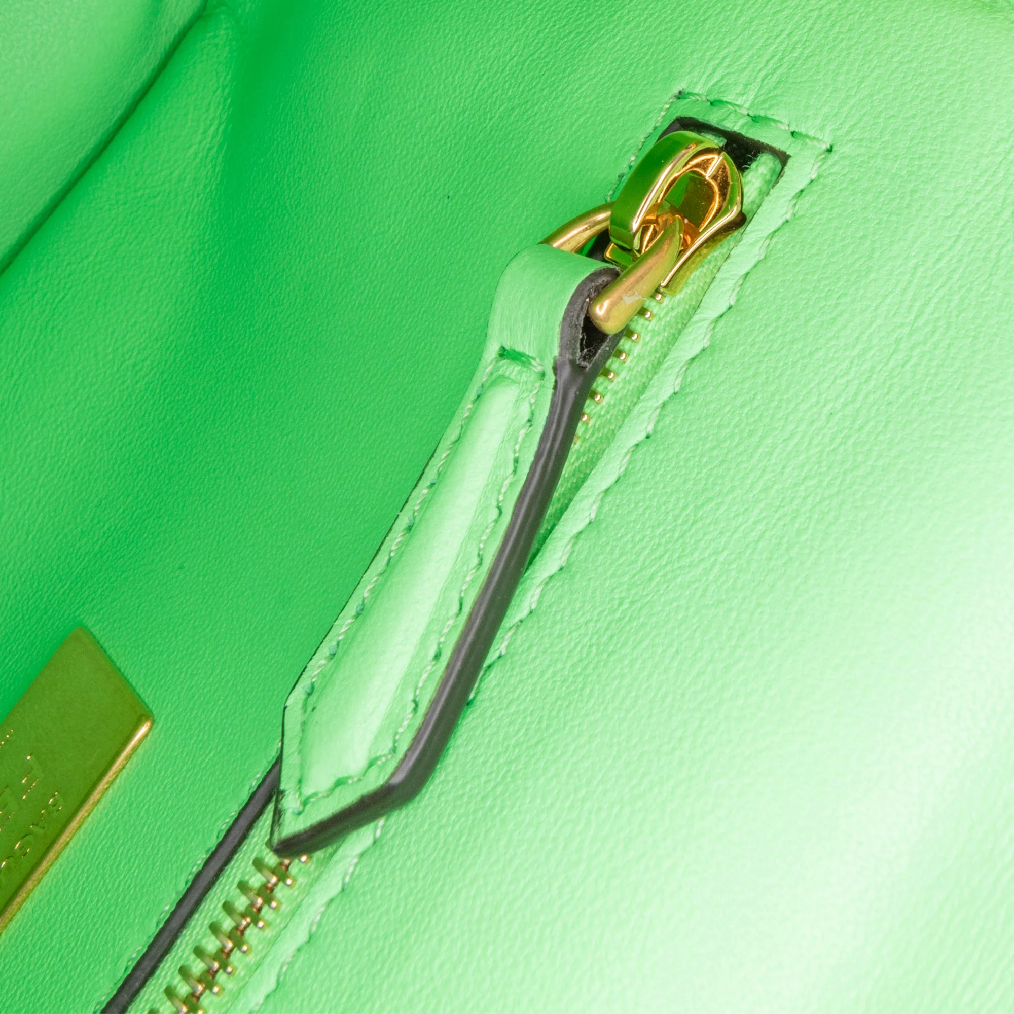 Fendi | Pre-Owned Zucca Embossed Leather Chain Midi Baguette - III | Green/Light Green - Image 9