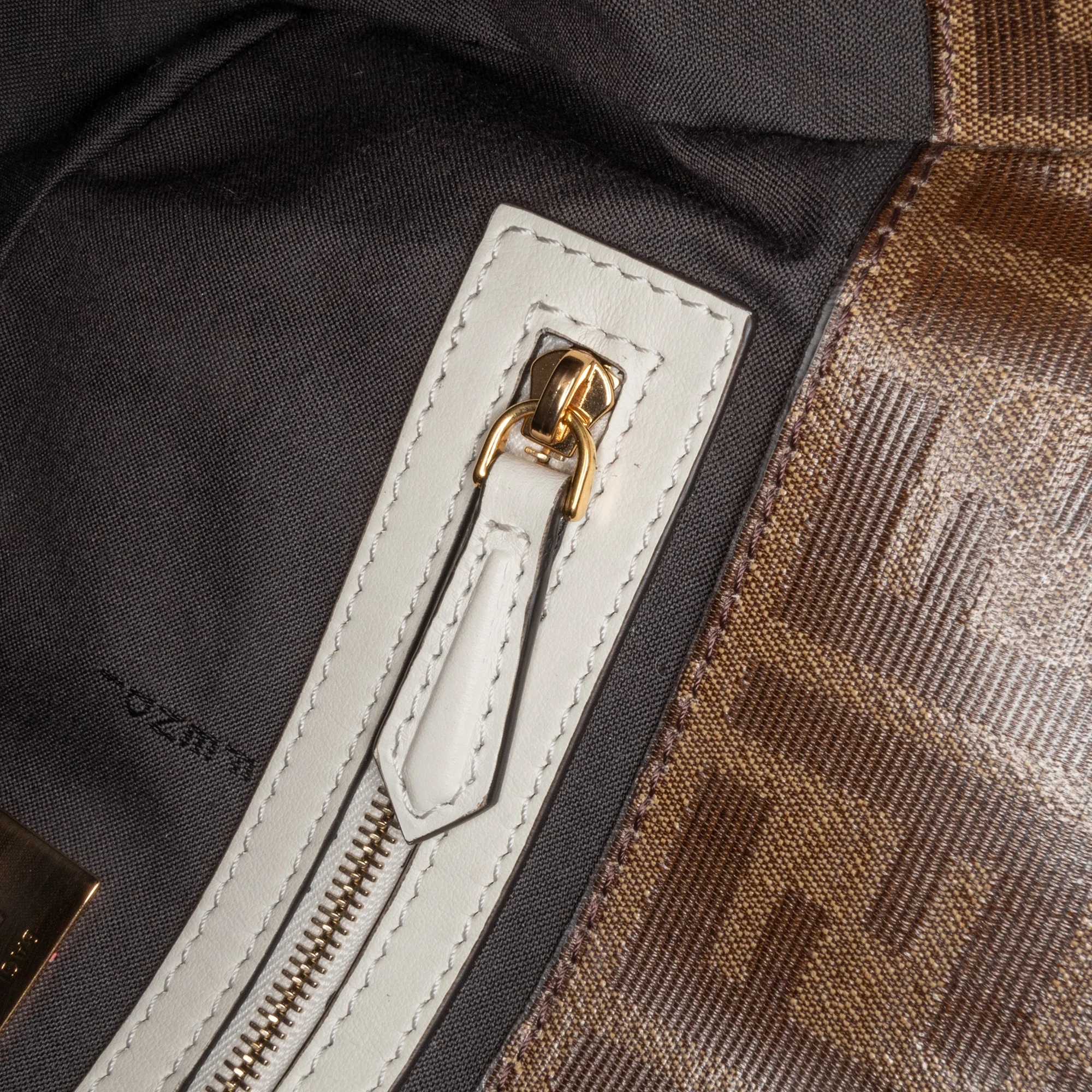 Fendi | Pre-Owned Zucca Glazed Fabric Cage Baguette Satchel - II | Brown - Image 9