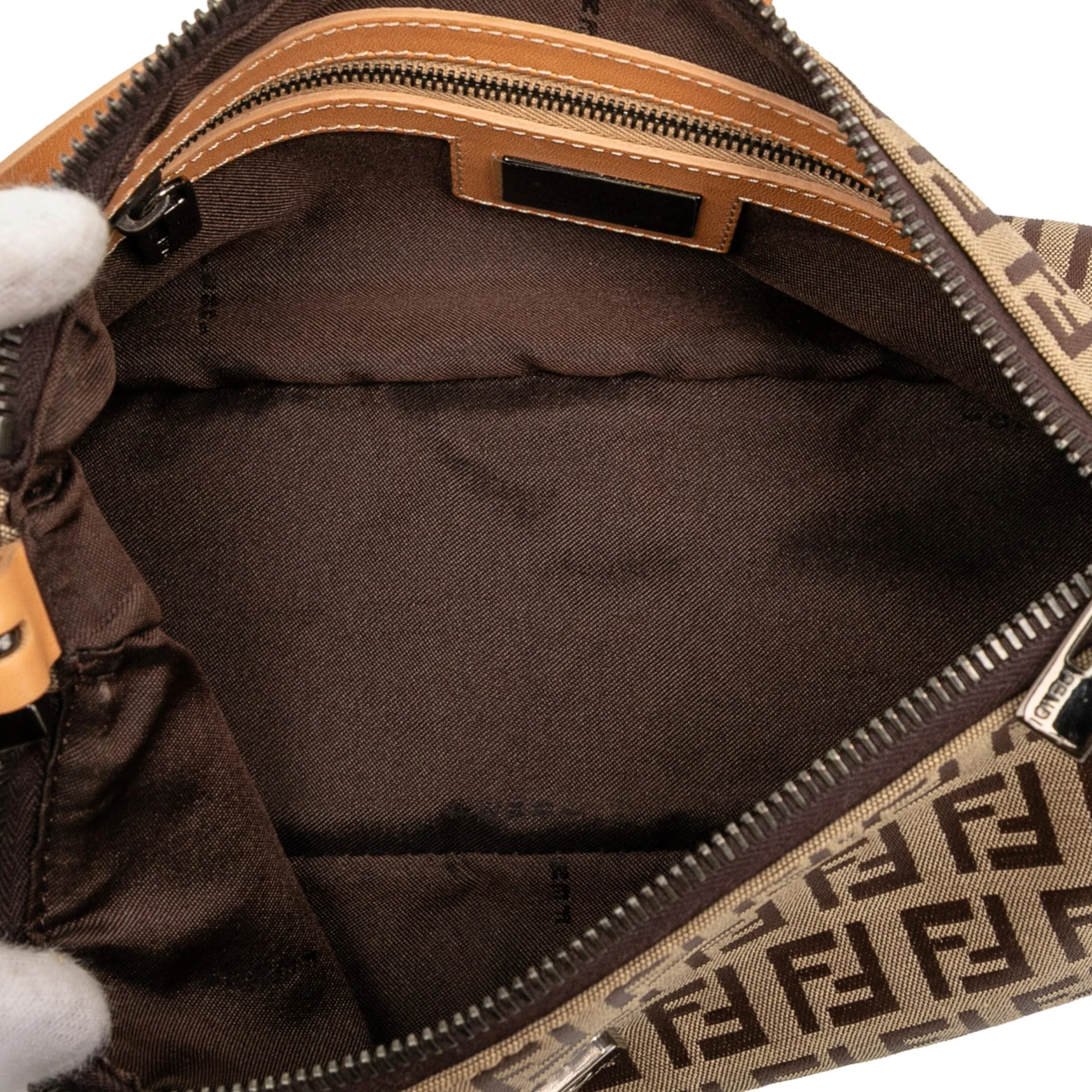 Fendi | Pre-Owned Zucchino Canvas Shoulder Bag | Brown/Light Brown - Image 4