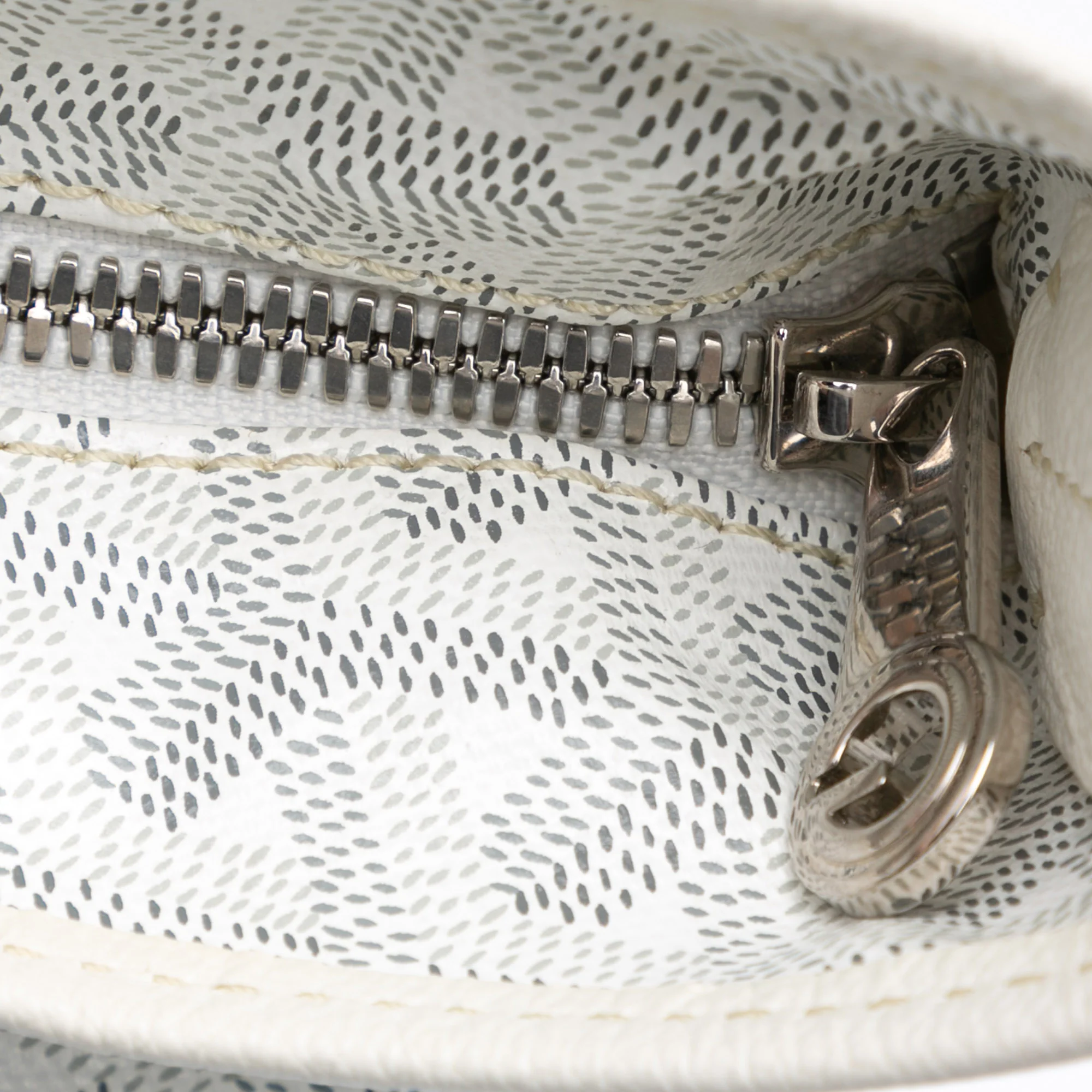 Goyard | Pre-Owned Goyardine Boheme Hobo - III | White - Image 9