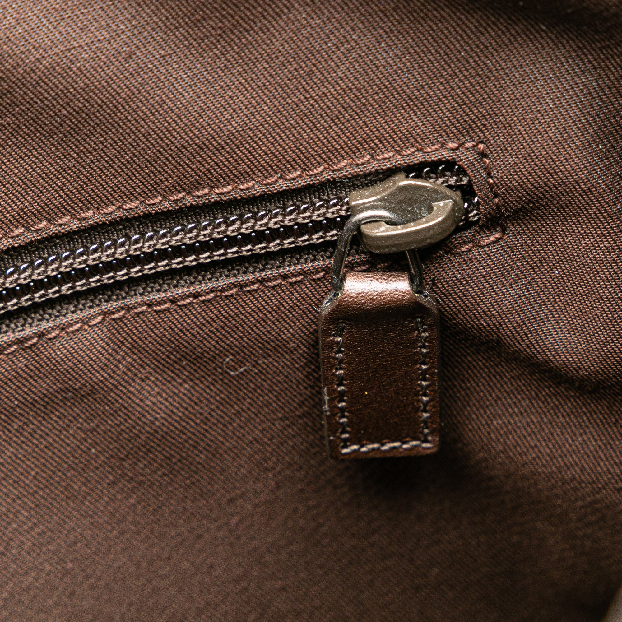 Gucci | Pre-Owned GG Canvas Crossbody - I | Beige - Image 9