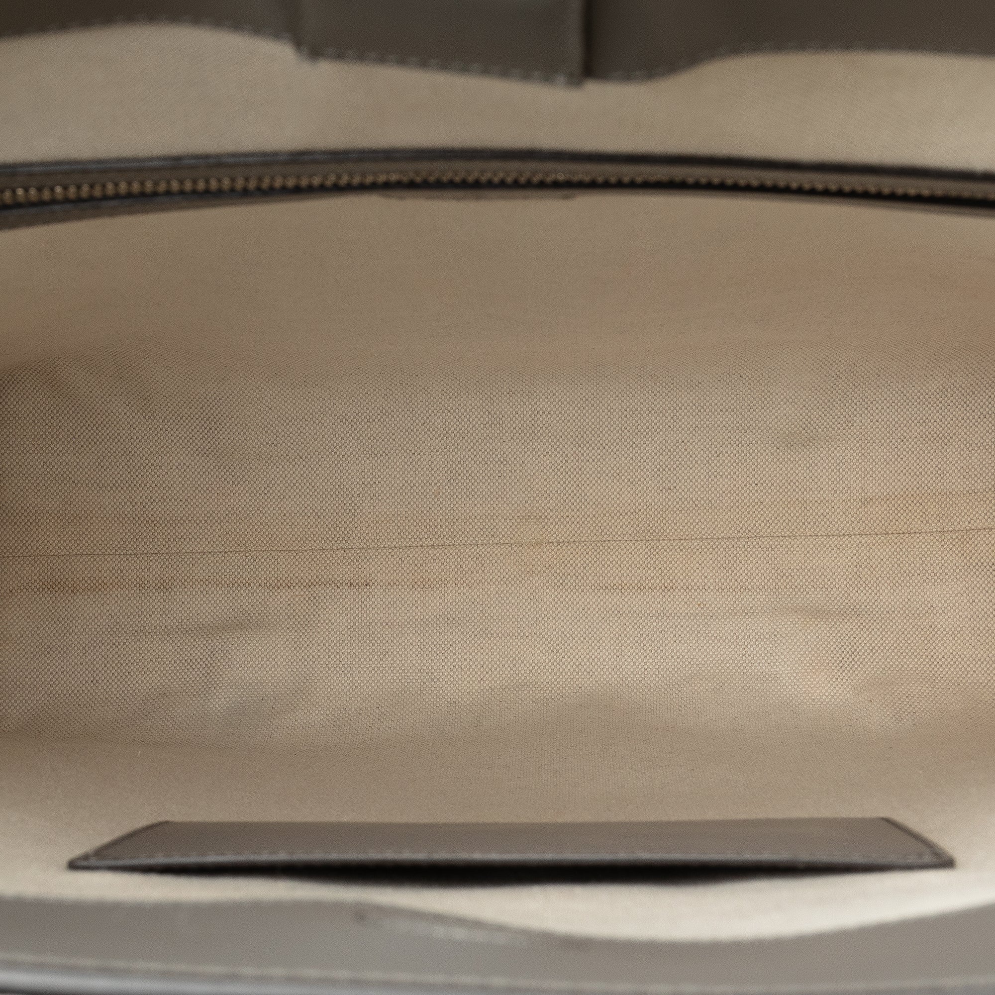 Gucci | Pre-Owned GG Embossed Leather Vertical Tote | Gray - Image 5