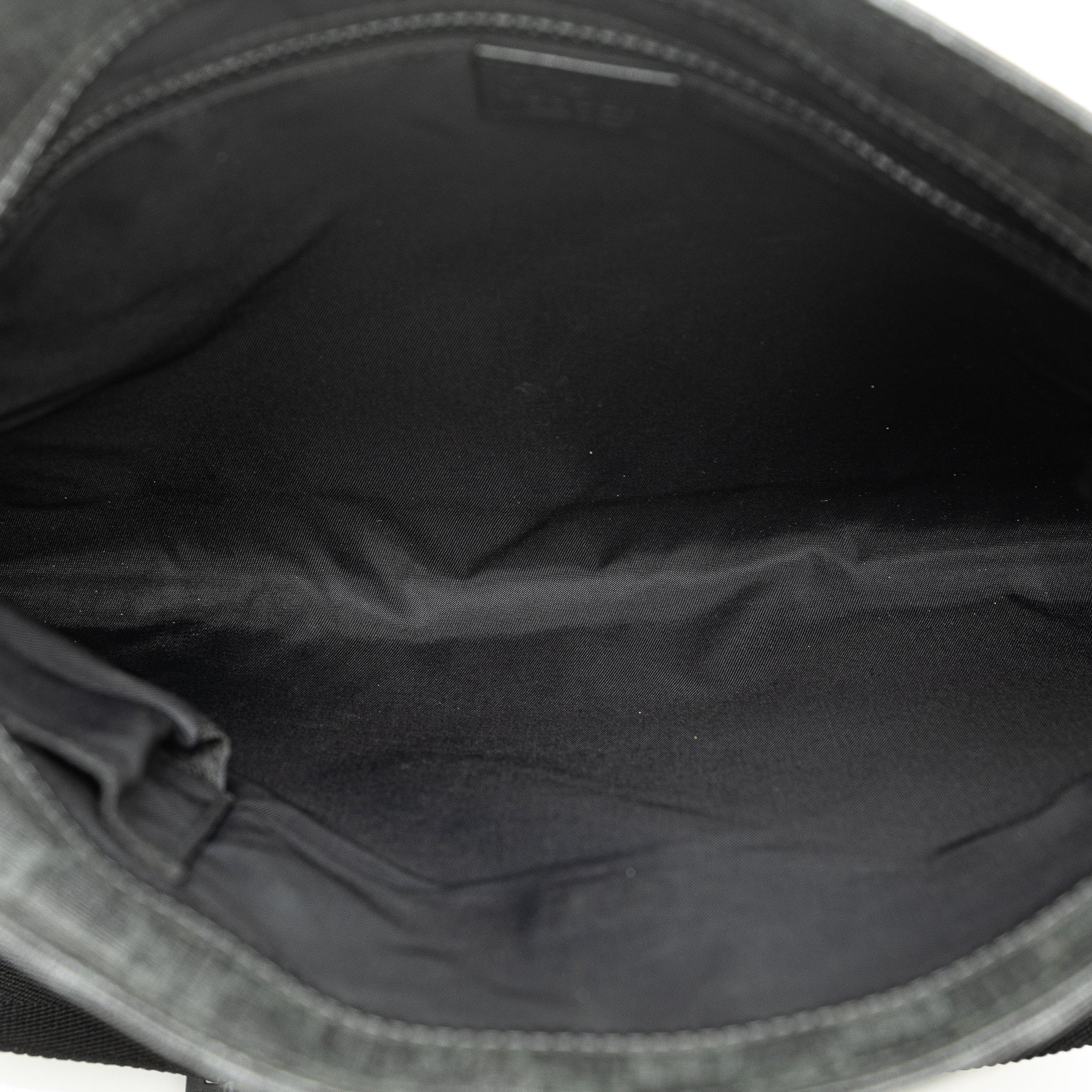 Gucci | Pre-Owned GG Supreme Crossbody - II | Black - Image 4