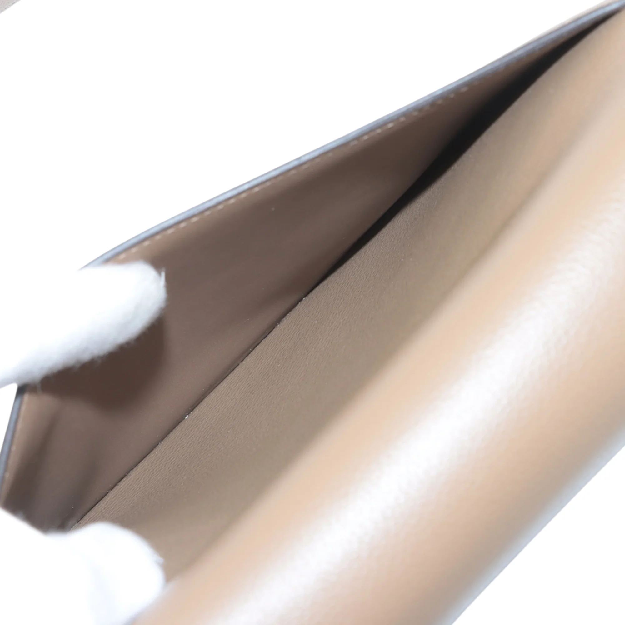 Hermes | Pre-Owned Evercolor 2002 Bag 20 | Brown/Taupe - Image 8