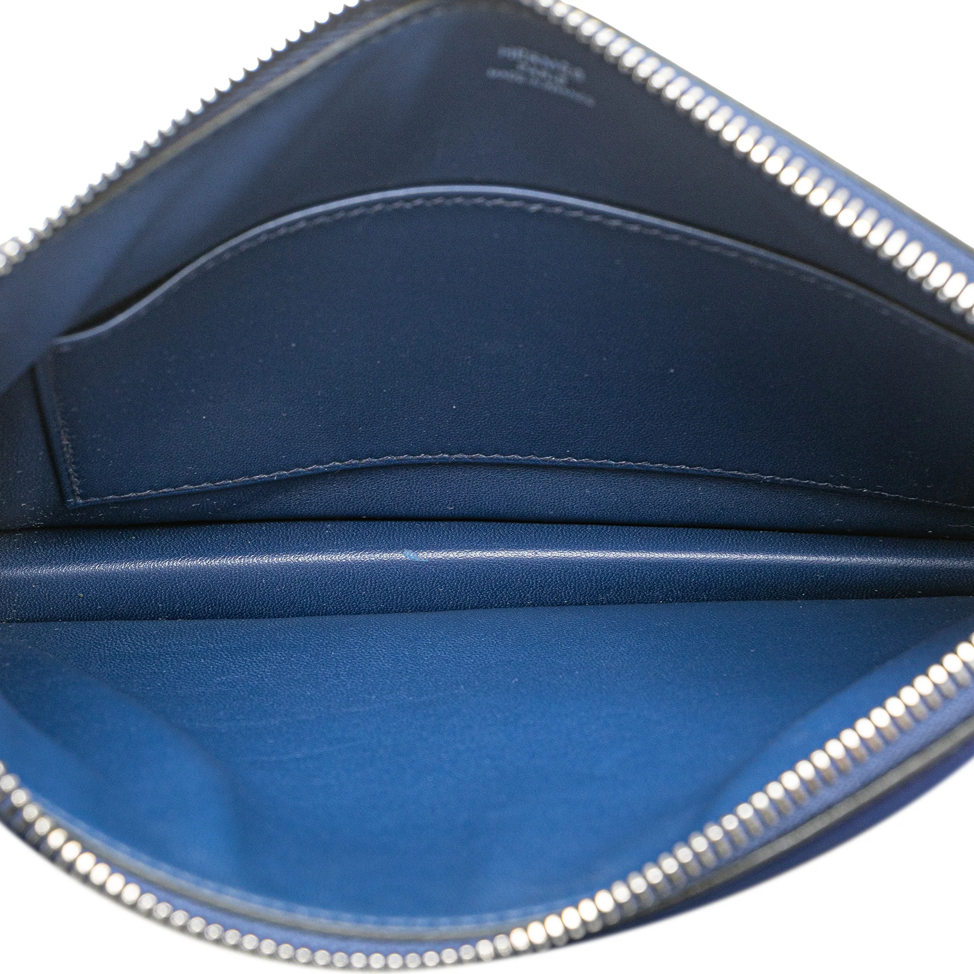 Hermes | Pre-Owned Tadelakt Kelly Cadena Handbag | Blue/Navy - Image 4