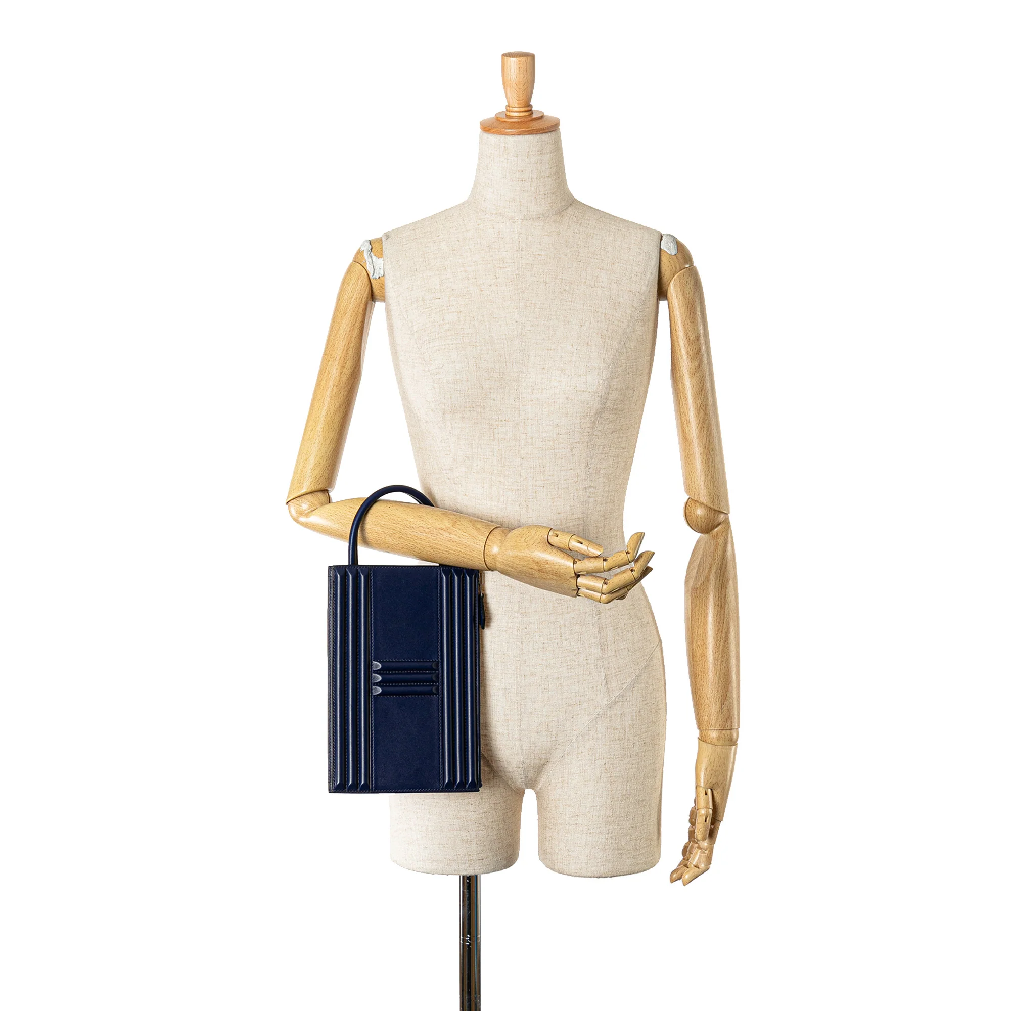 Hermes | Pre-Owned Tadelakt Kelly Cadena Handbag | Blue/Navy - Image 7
