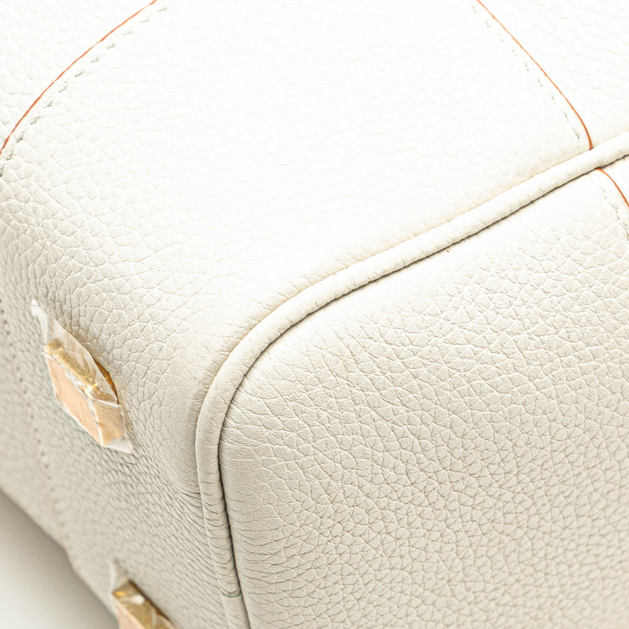 LOEWE | Pre-Owned Leather Amazona Square 19 | White - Image 3