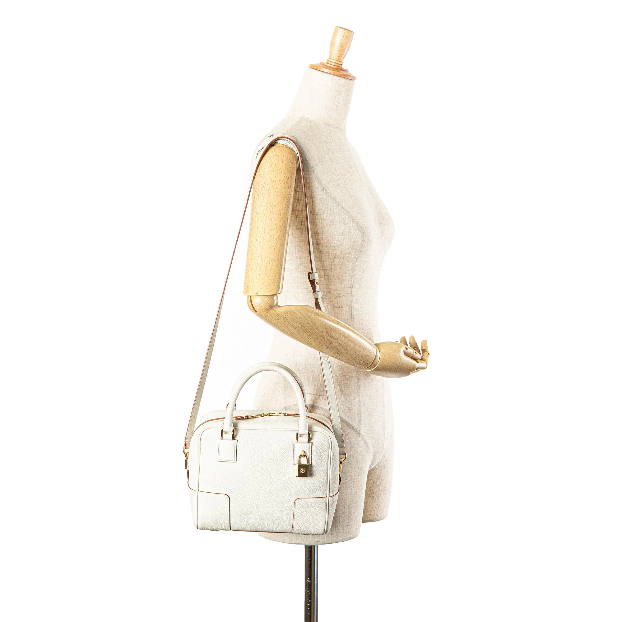 LOEWE | Pre-Owned Leather Amazona Square 19 | White - Image 6