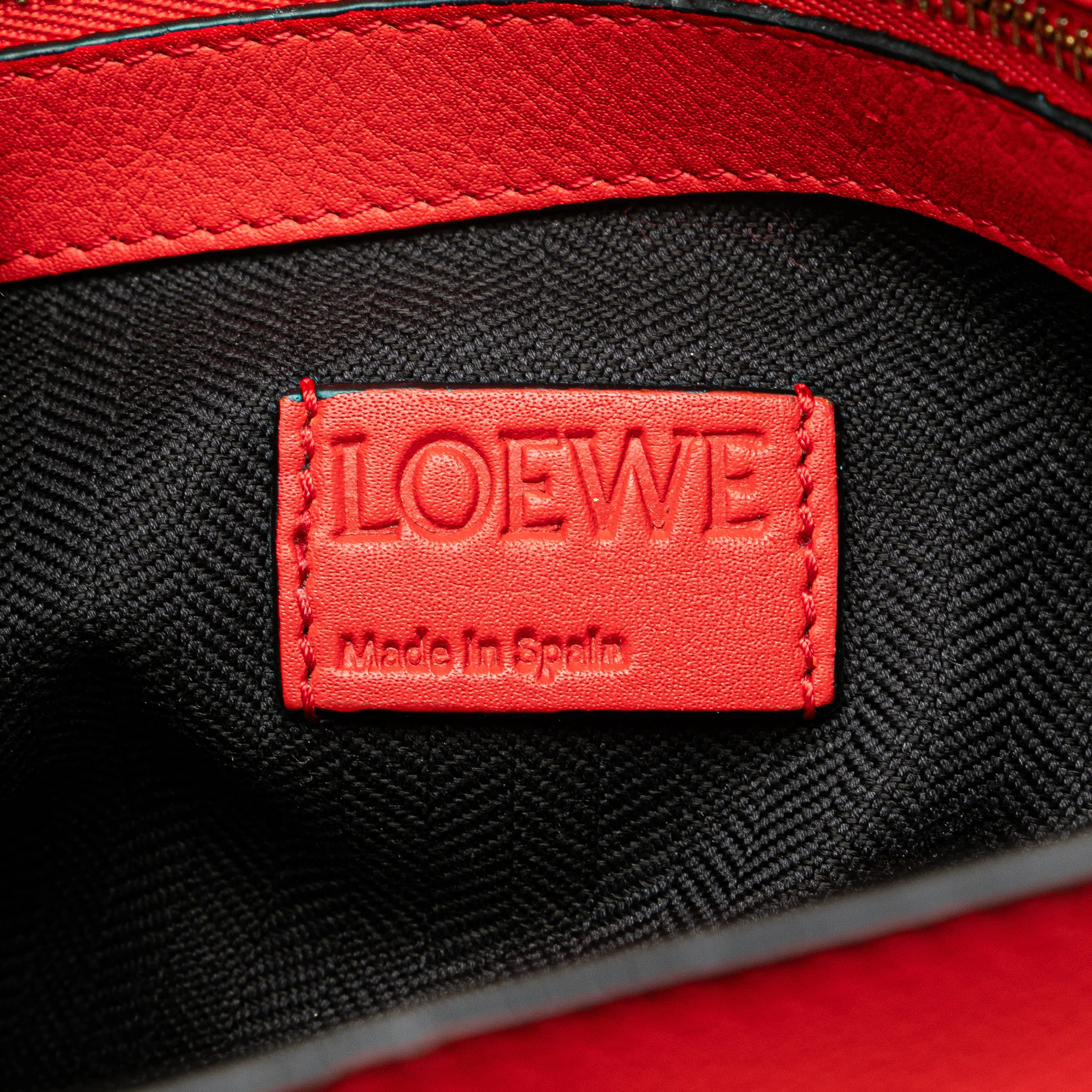 LOEWE | Pre-Owned Leather Flamenco Knot Whipstitch Crossbody | Red - Image 5