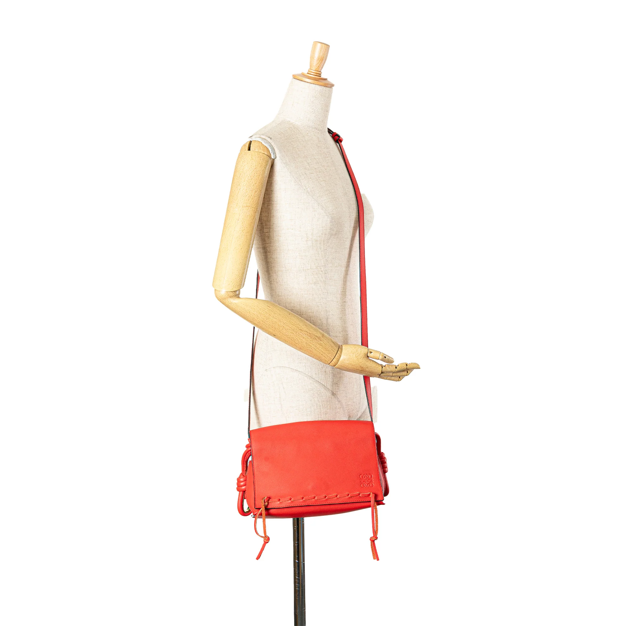 LOEWE | Pre-Owned Leather Flamenco Knot Whipstitch Crossbody | Red - Image 9
