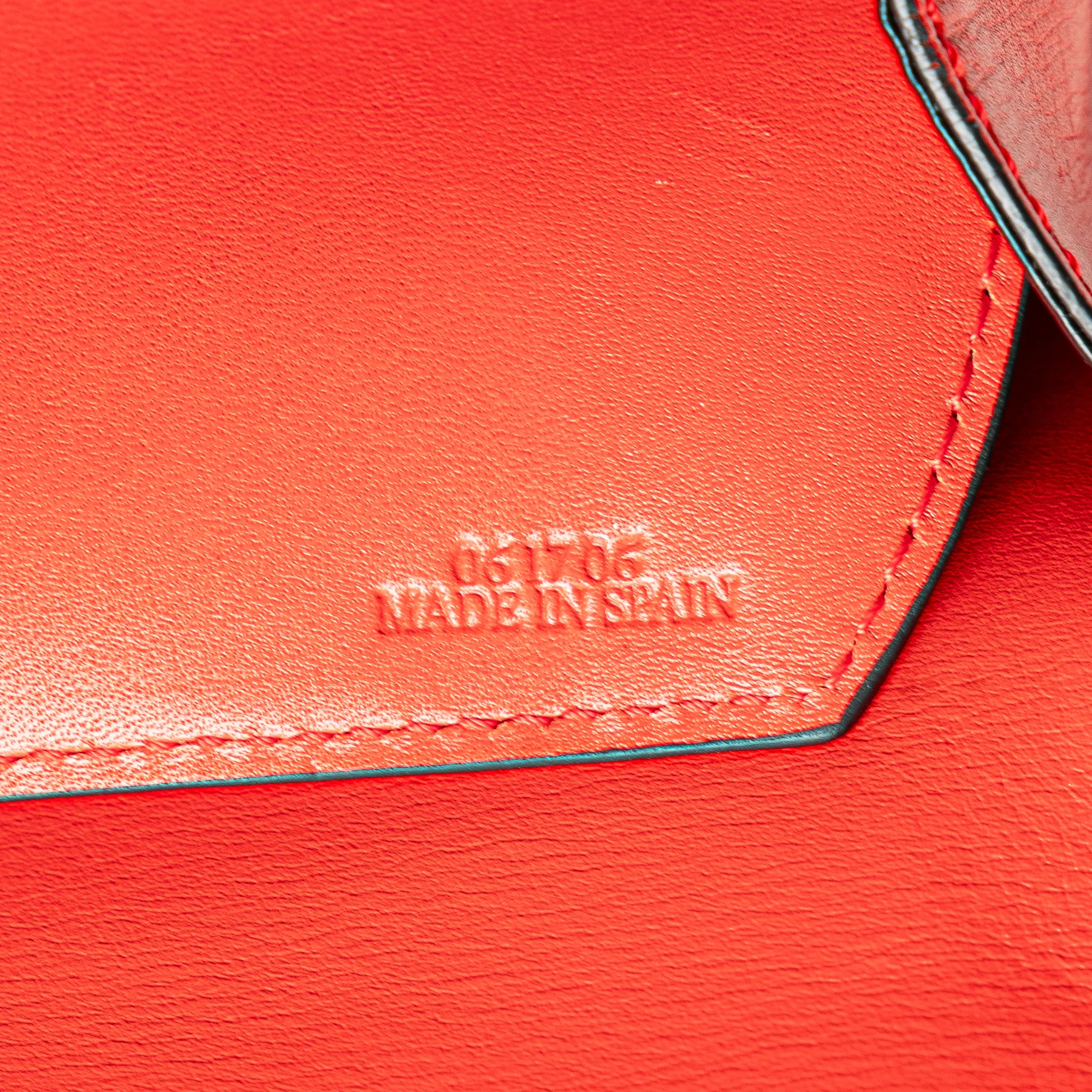 LOEWE | Pre-Owned Medium Leather Barcelona Crossbody | Red - Image 9