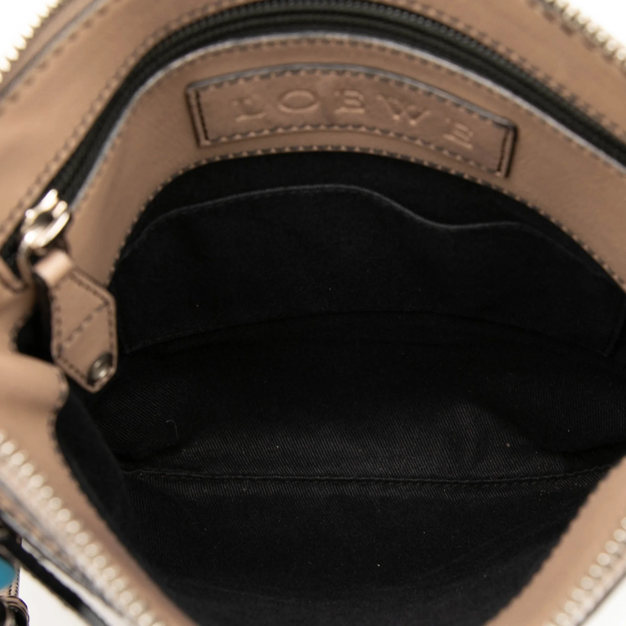 LOEWE | Pre-Owned PVC and Leather Anagram Crossbody | Beige - Image 4