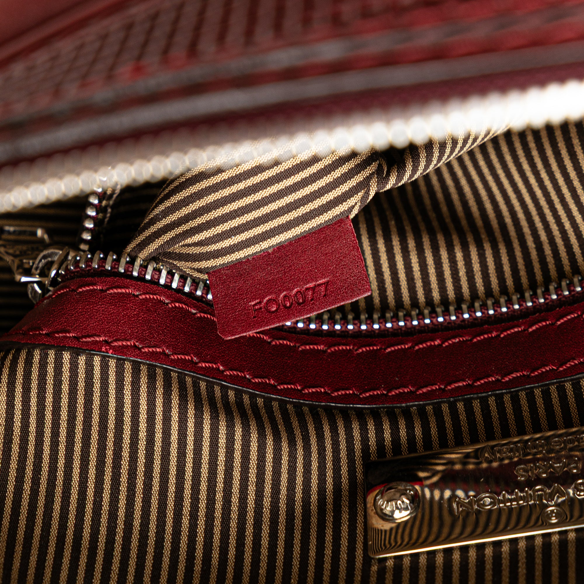 Louis Vuitton | Pre-Owned Cuir Bequia Porte Document Vertical Bag | Red - Image 6