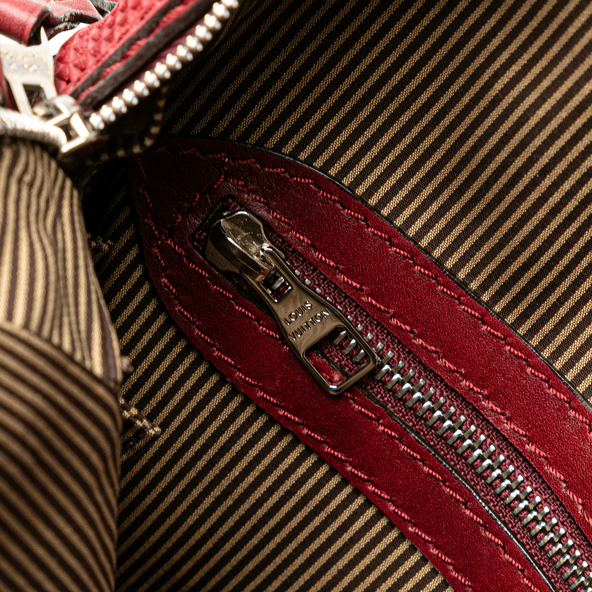 Louis Vuitton | Pre-Owned Cuir Bequia Porte Document Vertical Bag | Red - Image 7