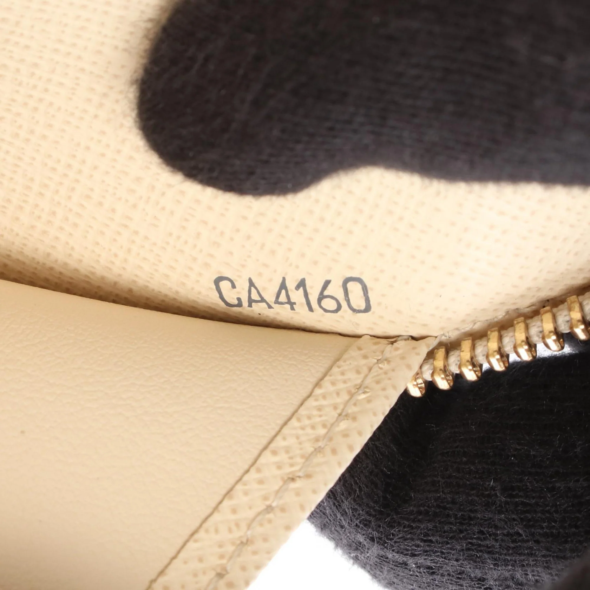 Louis Vuitton | Pre-Owned Damier Azur Zippy Long Wallet | White - Image 5