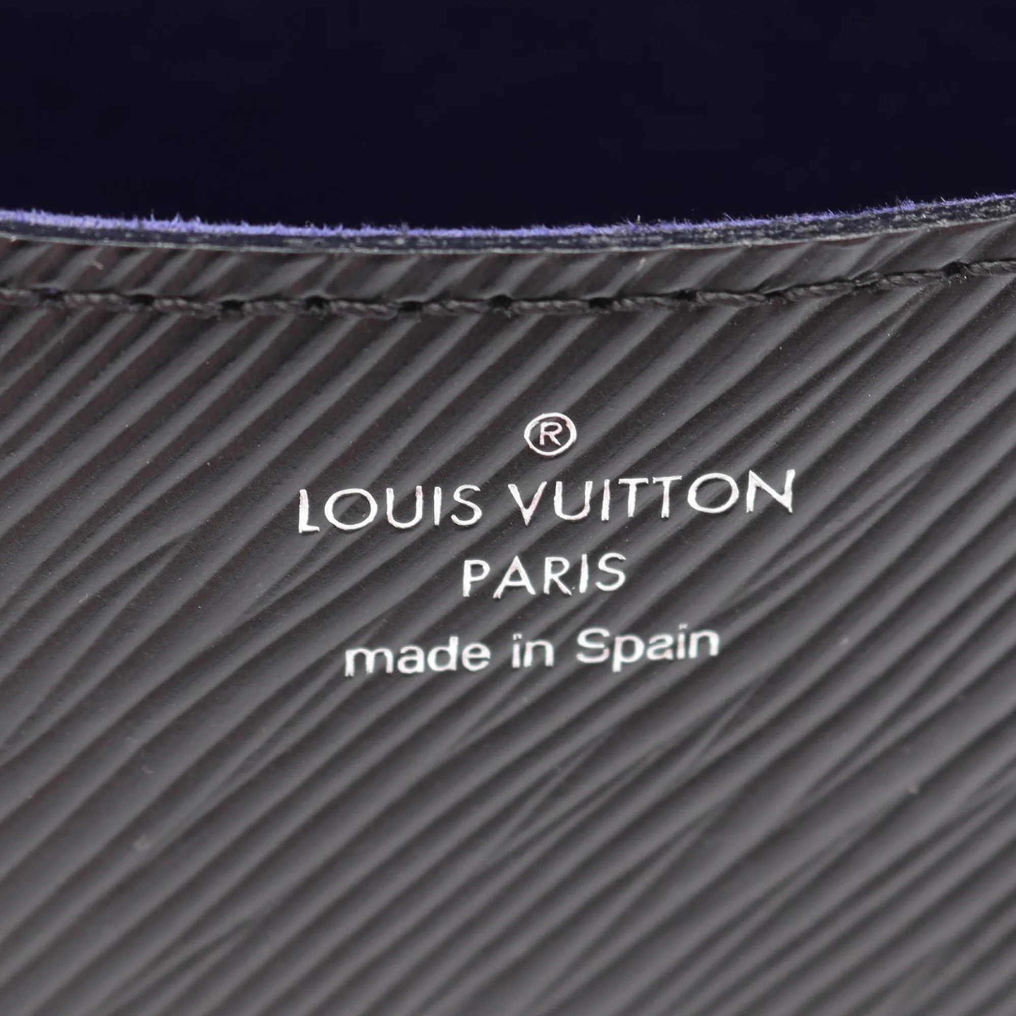 Louis Vuitton | Pre-Owned Epi Buci | Black - Image 4