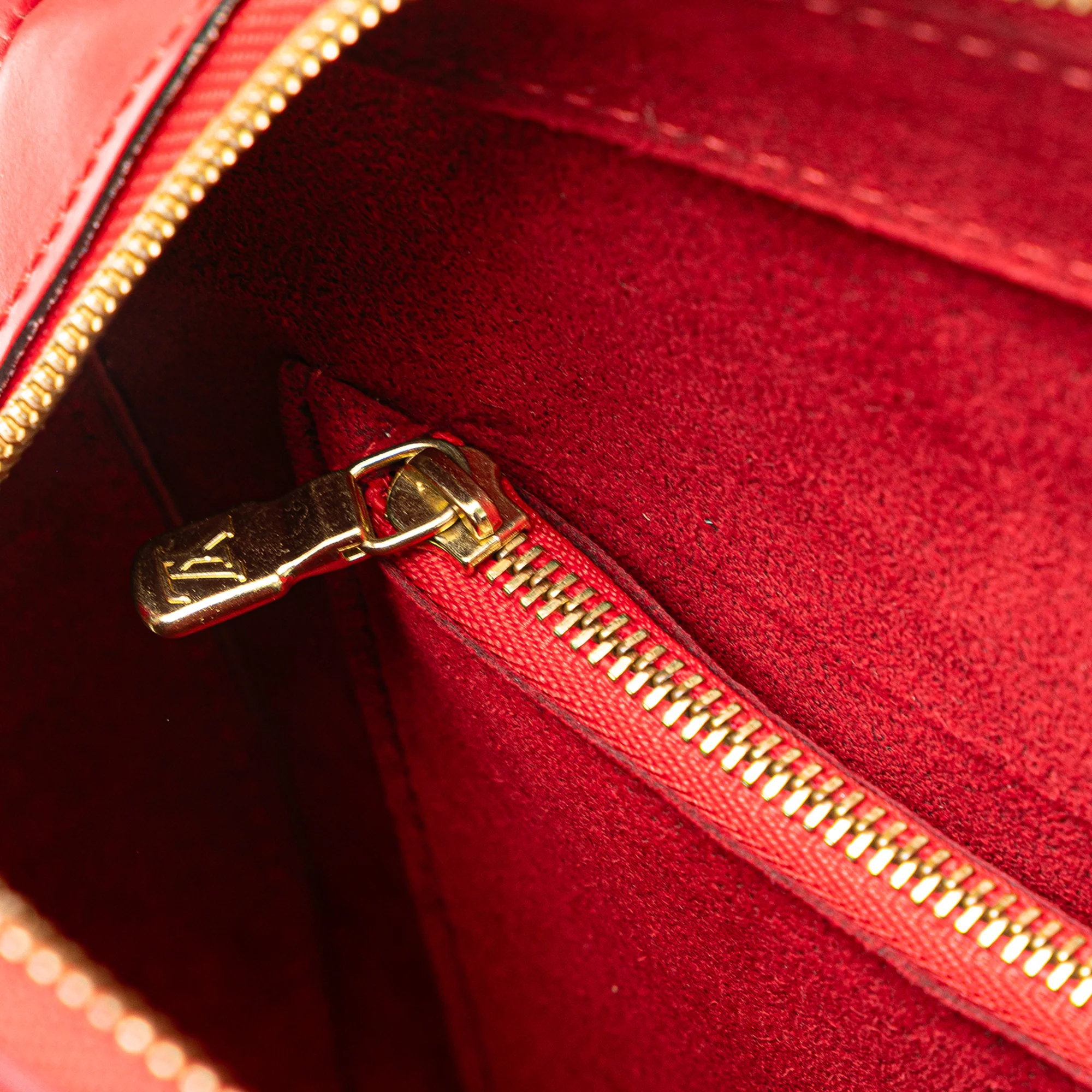 Louis Vuitton | Pre-Owned Epi Pont Neuf | Red - Image 11